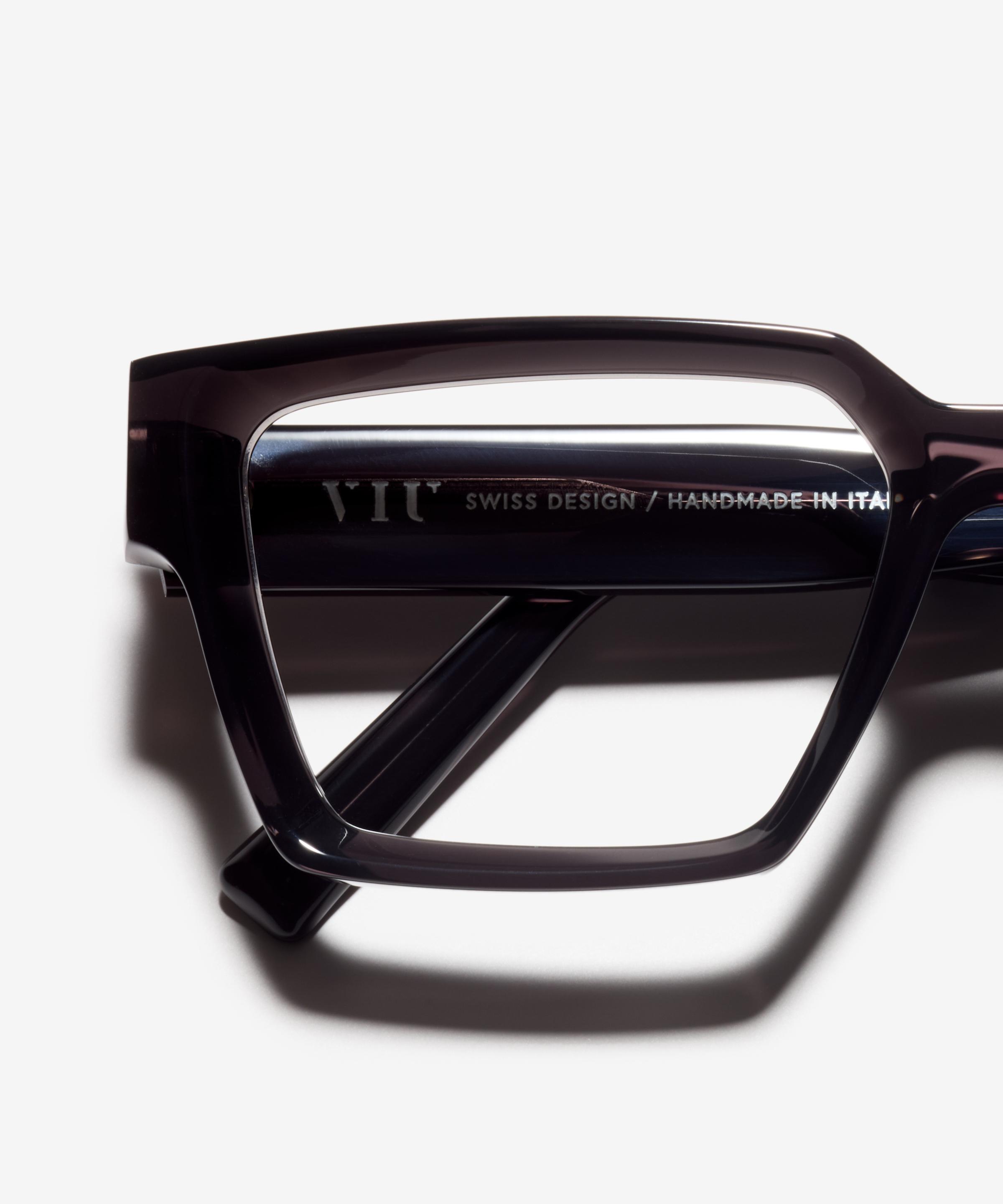 Detail-Bild der Brille The Savage in Farbe Black Transparent und Größe Breit