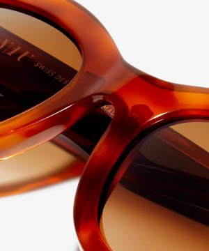 Detail-Bild der Sonnenbrille The Mysterious in Farbe Light Havana und Größe Breit
