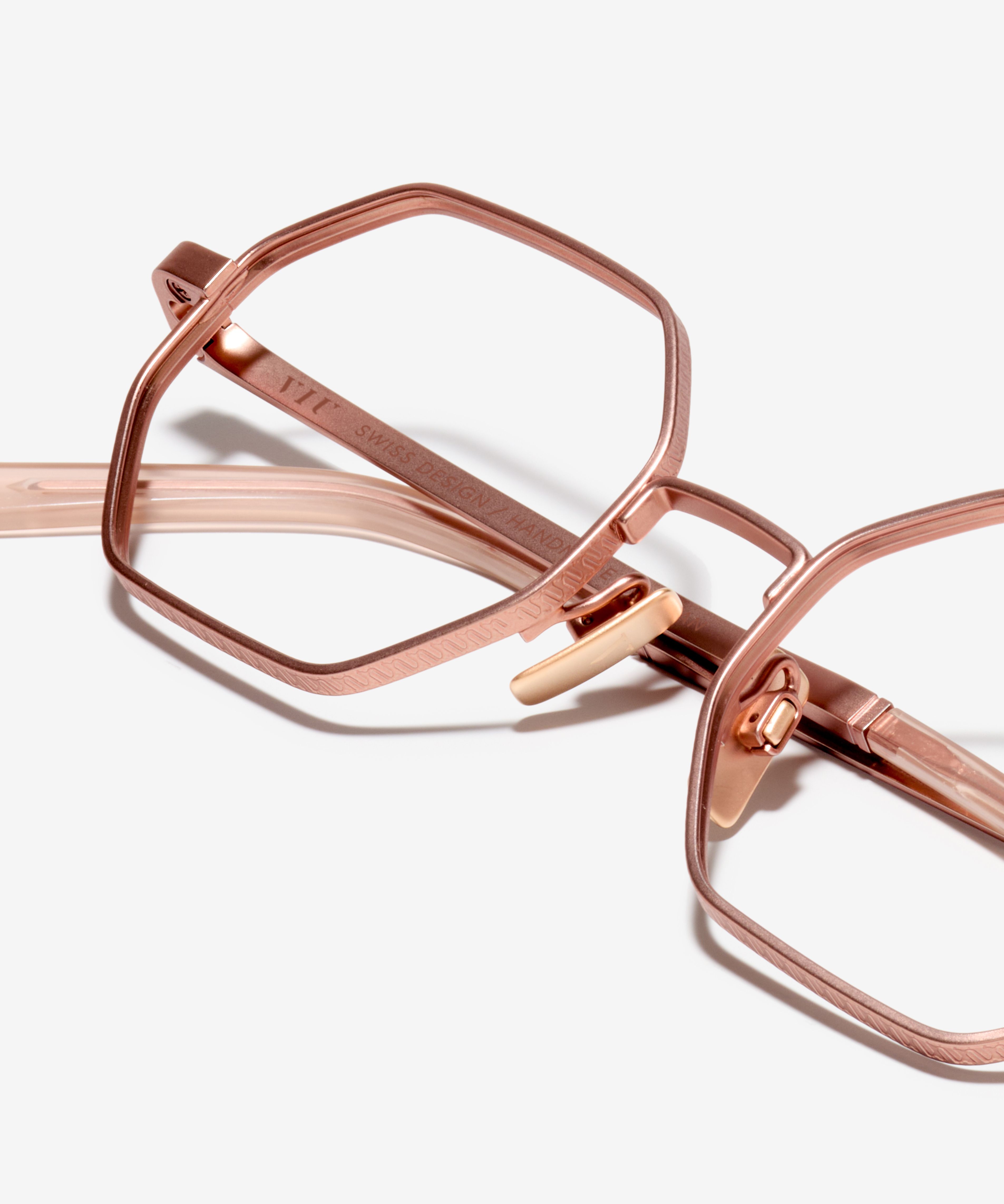 Detail image of the frame The Clash in colour Rose Gold and size Medium