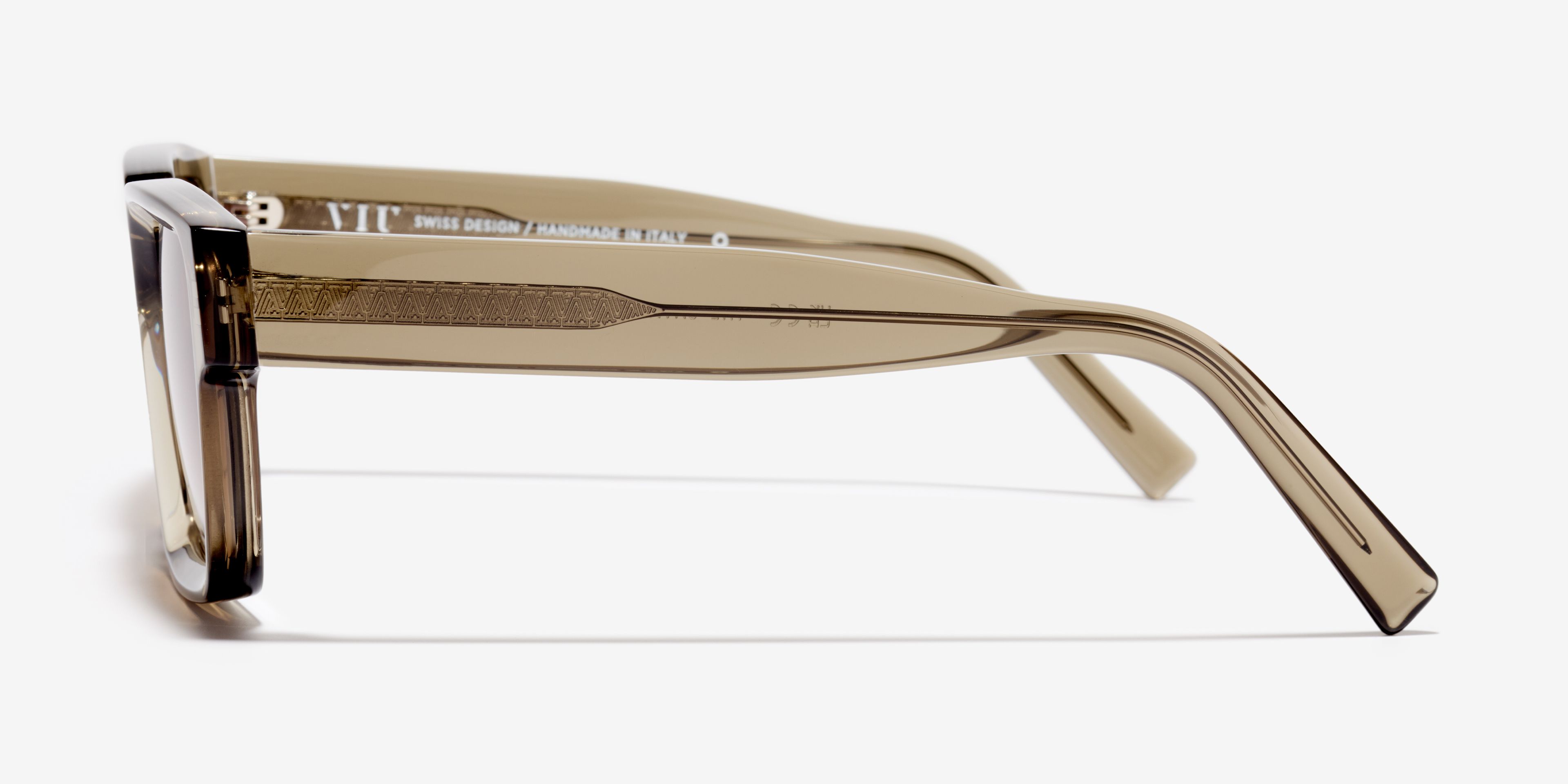 Side image of the sunglasses The Savage in colour Light Khaki and size Wide