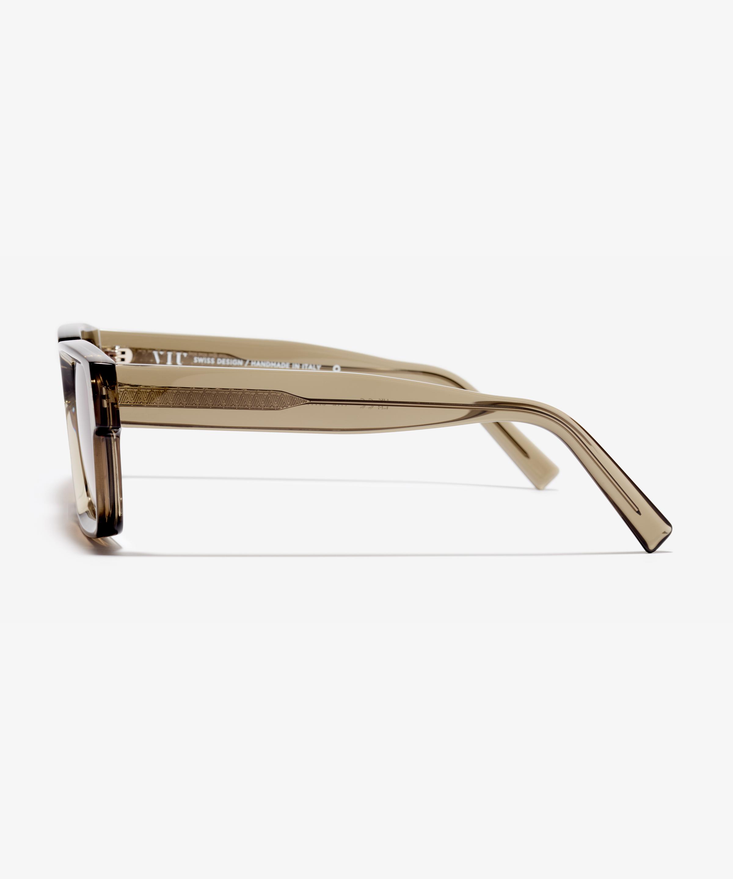 Side image of the sunglasses The Savage in colour Light Khaki and size Wide