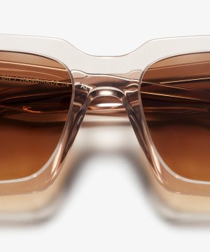 Detail image of the sunglasses The Gambler in colour Pale Brown and size Wide