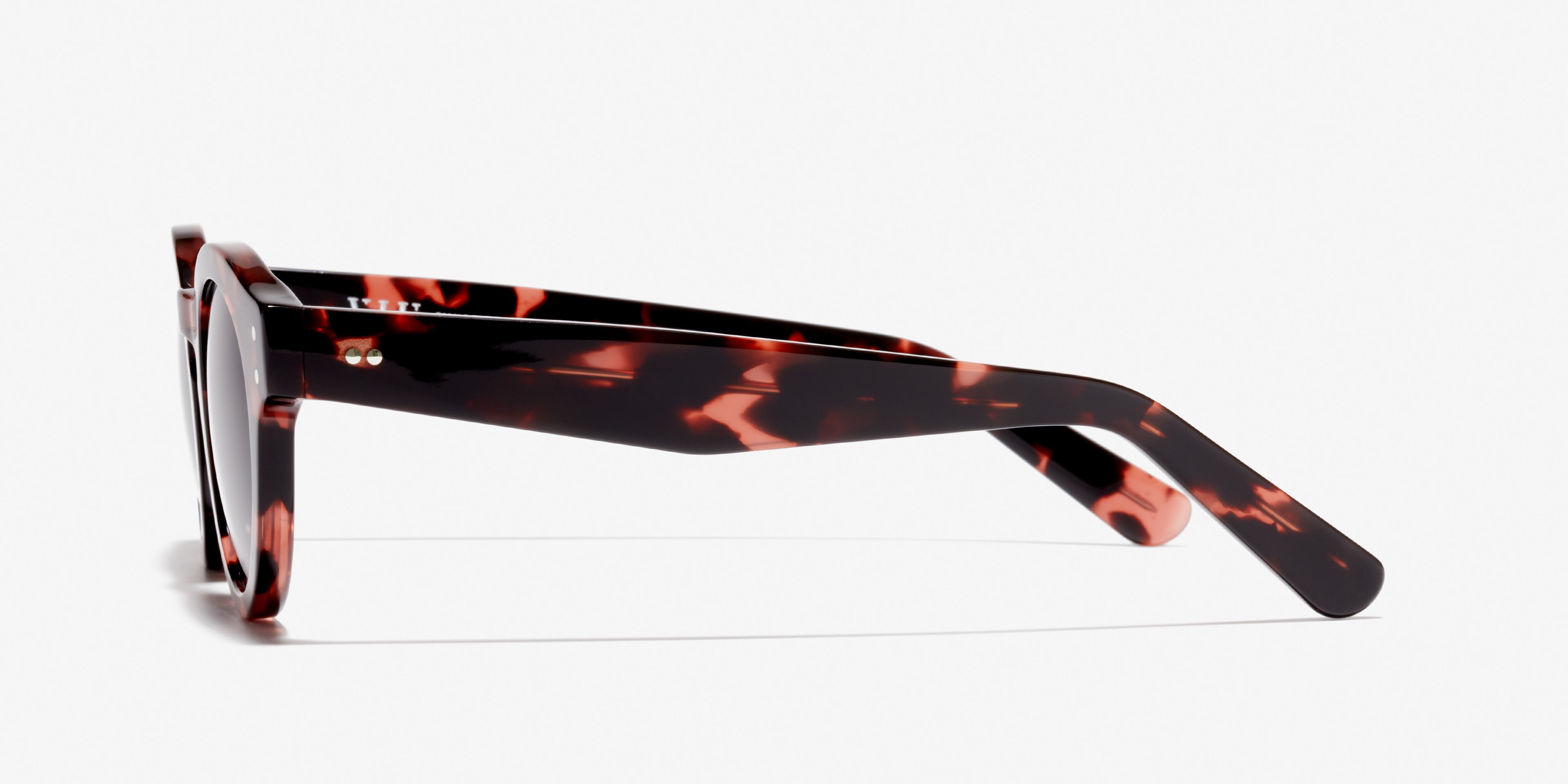 Side image of the sunglasses The Poppy in colour Pink Havana and size Medium