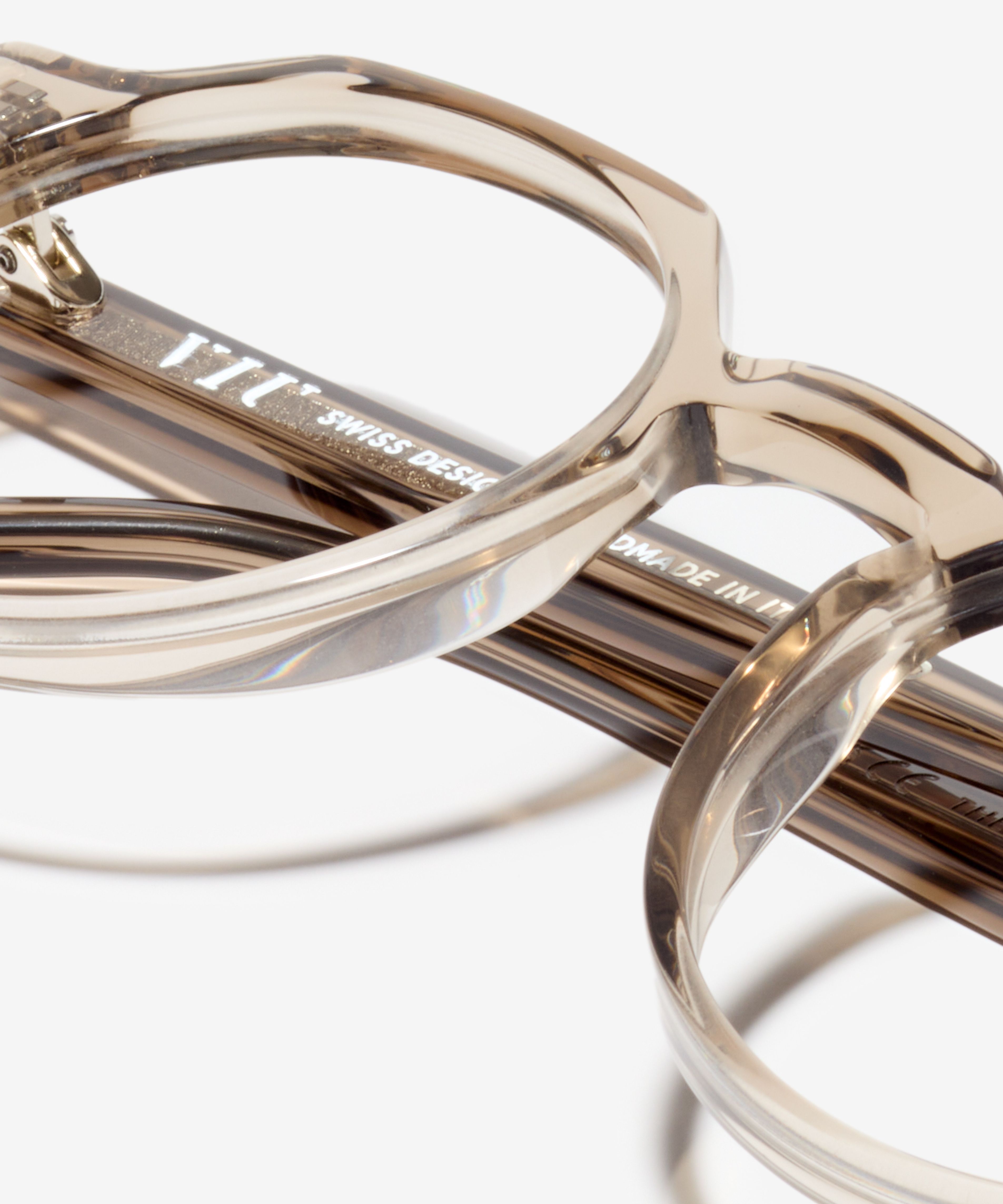 Detail image of the frame The Cultivated in colour Stone Grey Transparent and size Medium