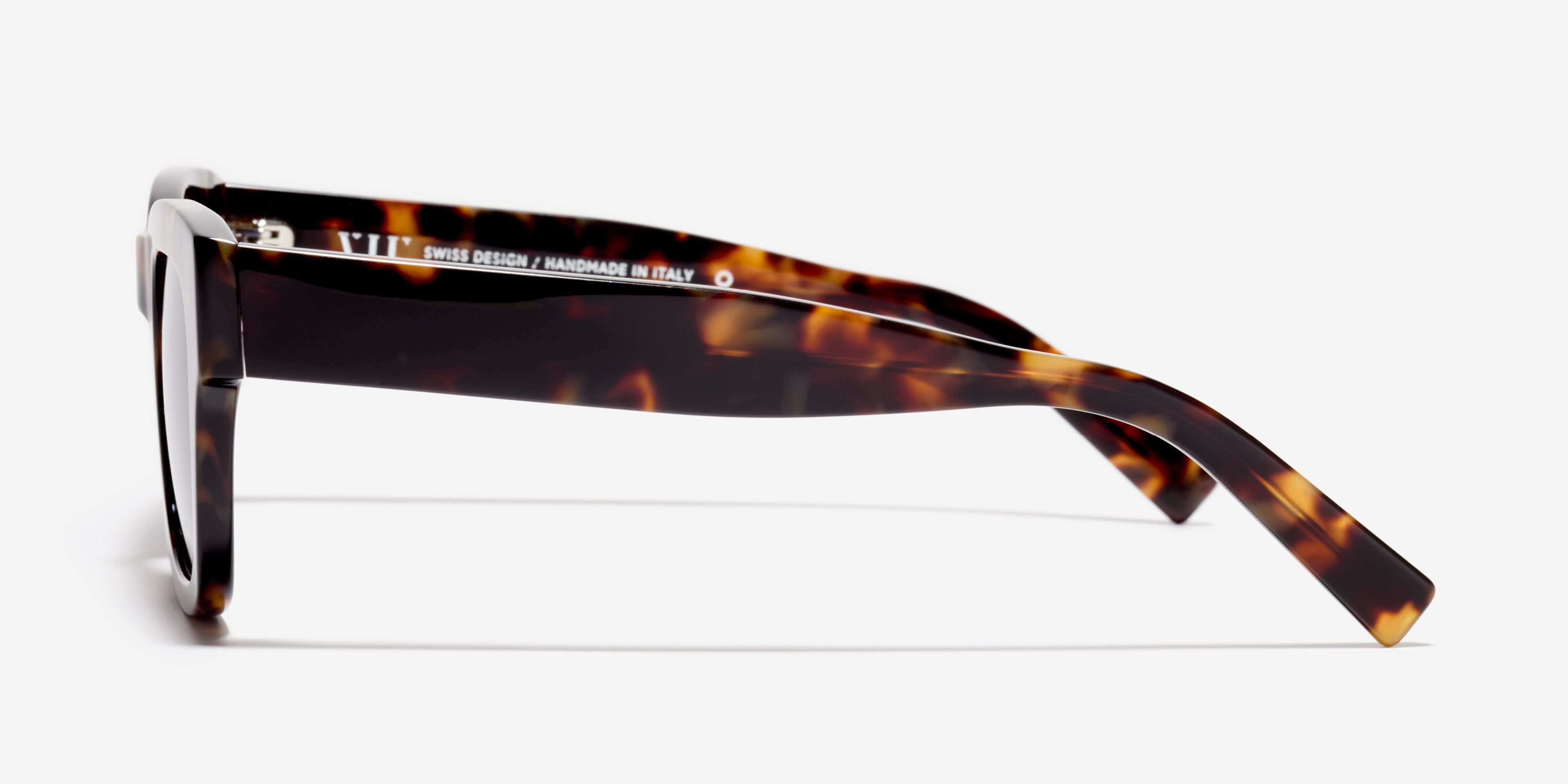 Seite-Bild der Sonnenbrille The Catch in Farbe Amber Tortoise und Größe Breit