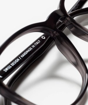 Detail image of the frame The Formal in colour Black Transparent and size Medium