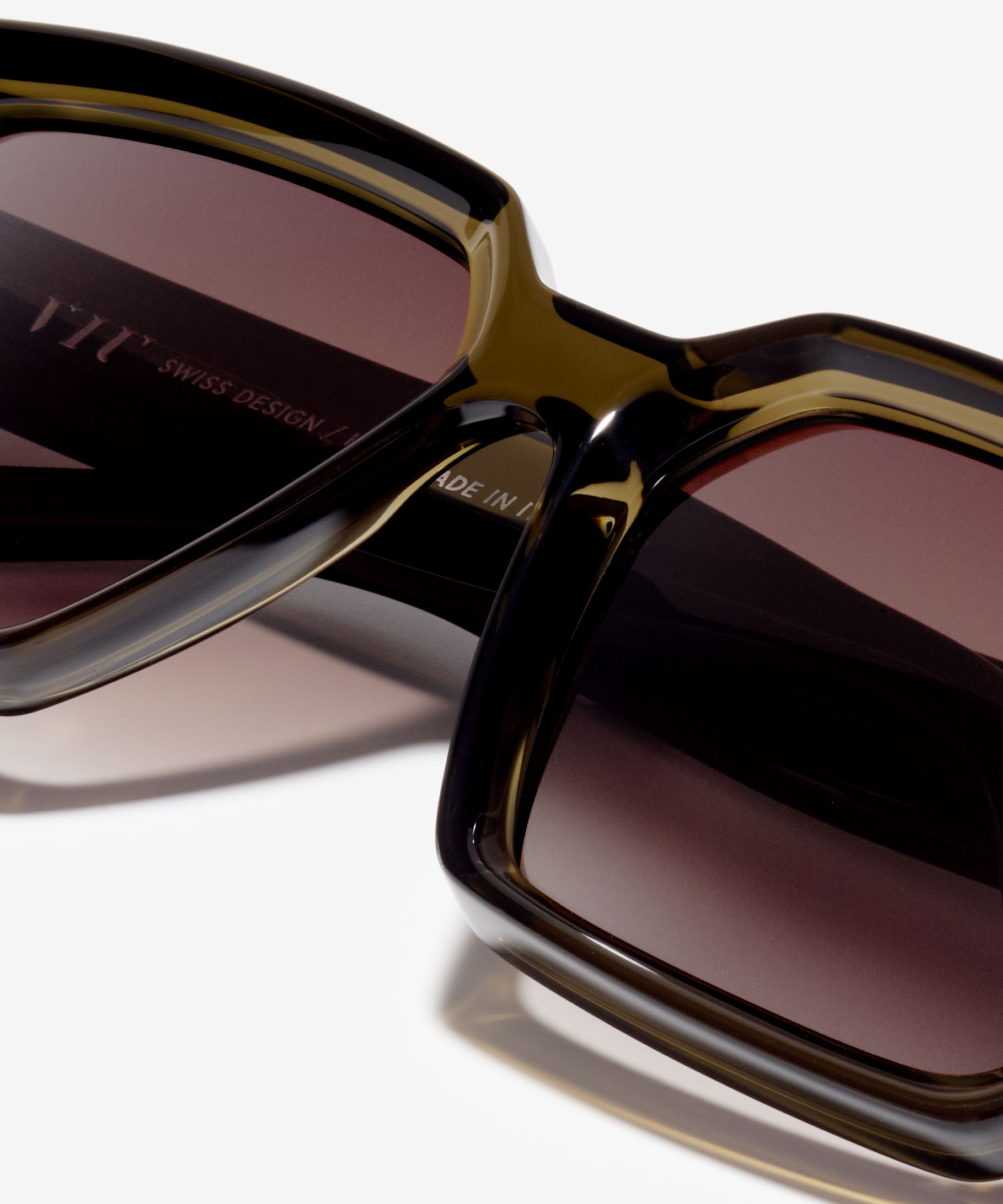 Detail-Bild der Sonnenbrille The Savage in Farbe Khaki und Größe Breit