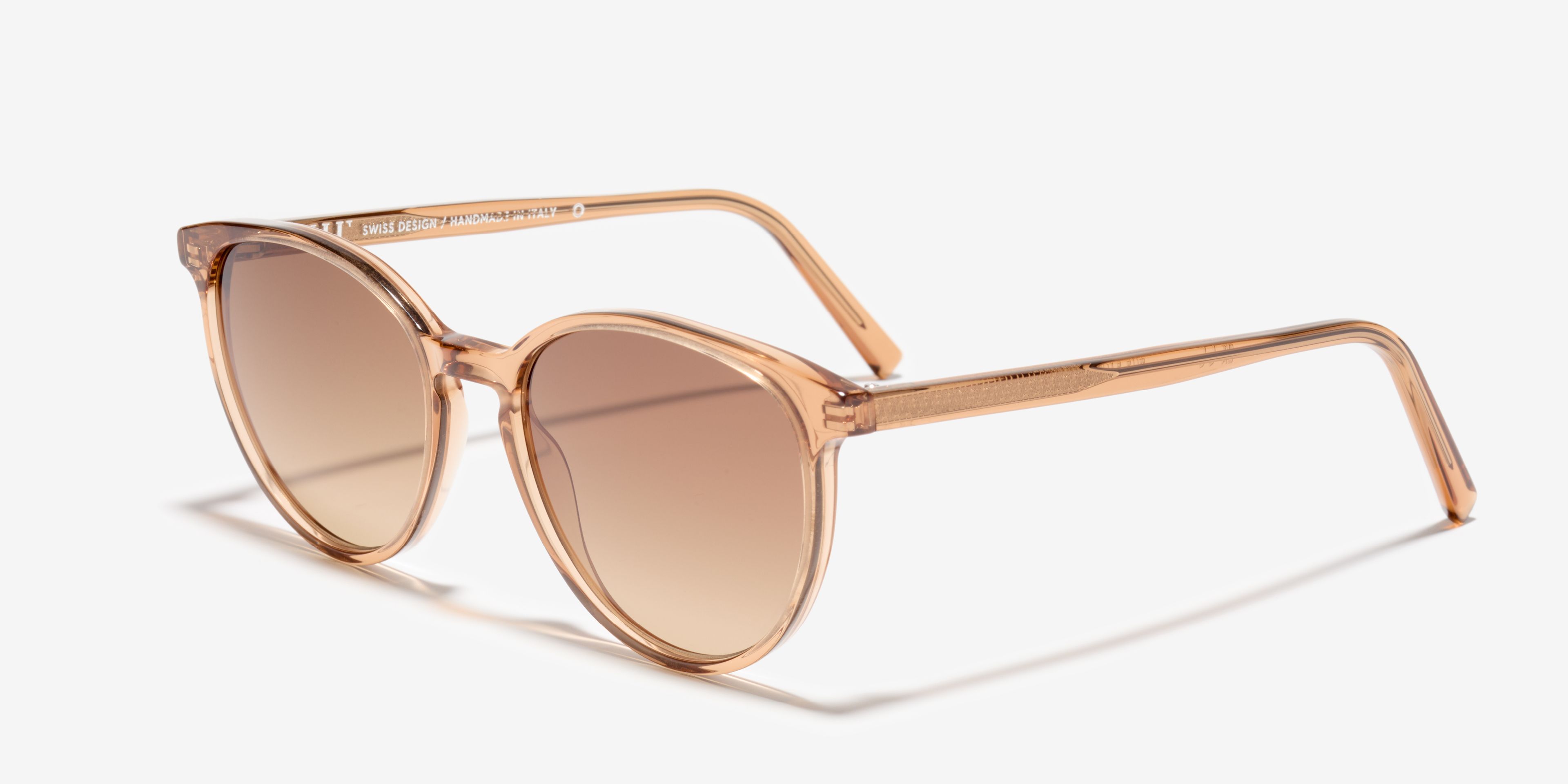 Angle image of the sunglasses The Savvy in colour Champagne and size Medium