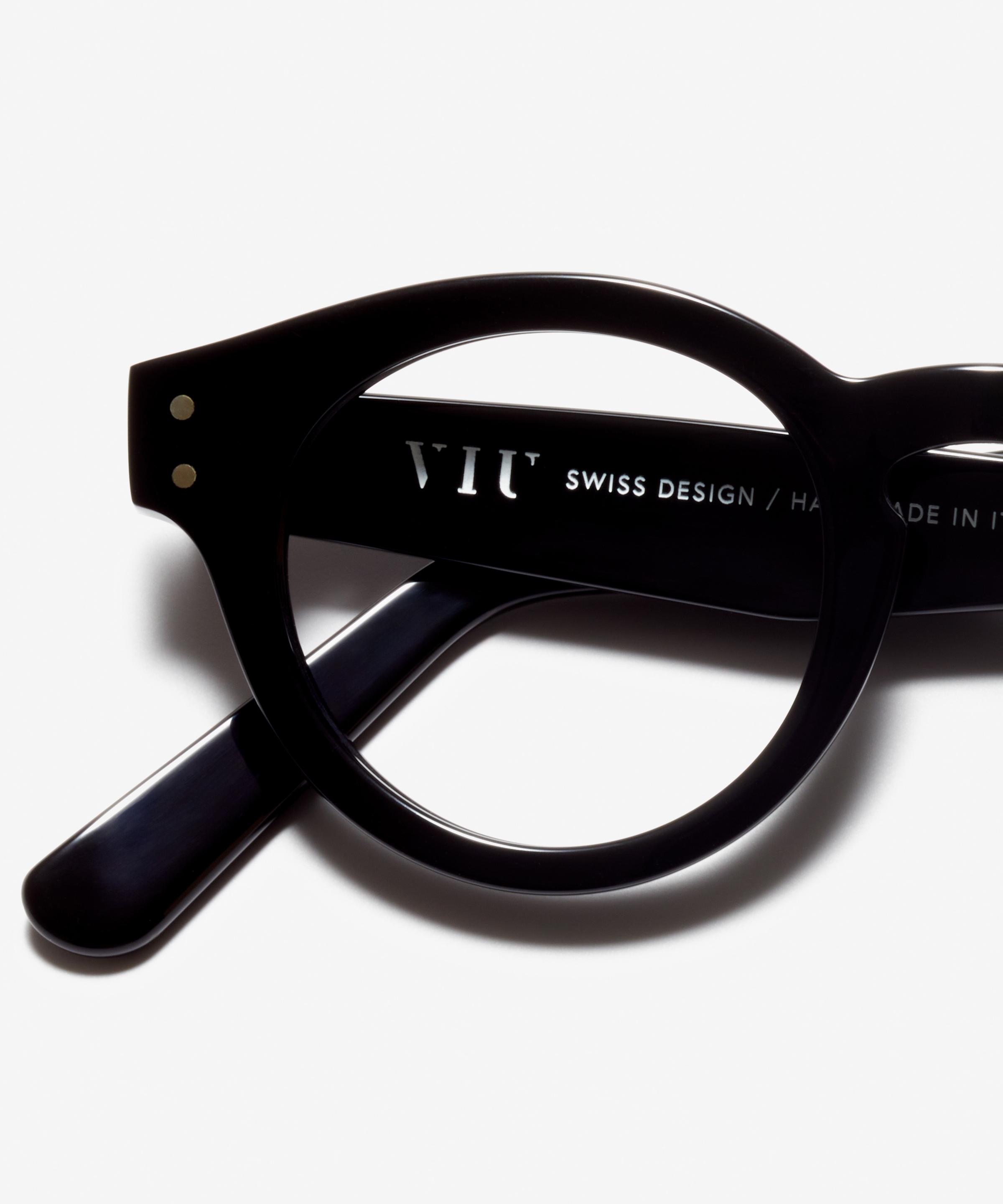 Detail image of the frame The Poppy in colour Black and size Medium
