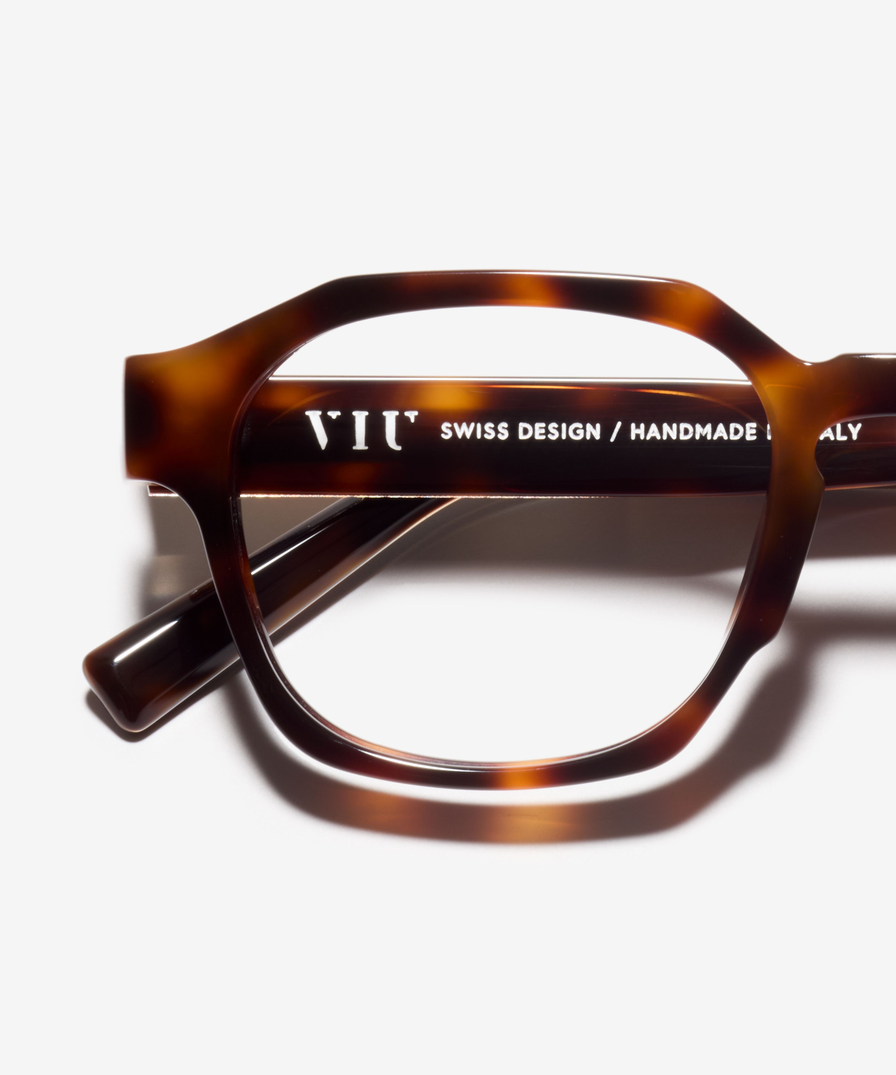 Detail-Bild der Brille The Authentic in Farbe Cherrywood und Grösse Breit