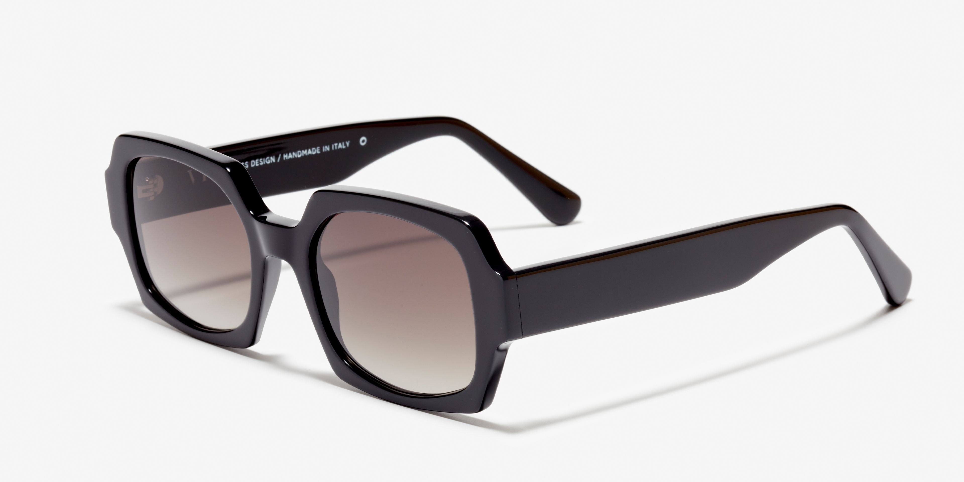 Schräg-Bild der Sonnenbrille The Renegade in Farbe Black und Größe Mittel