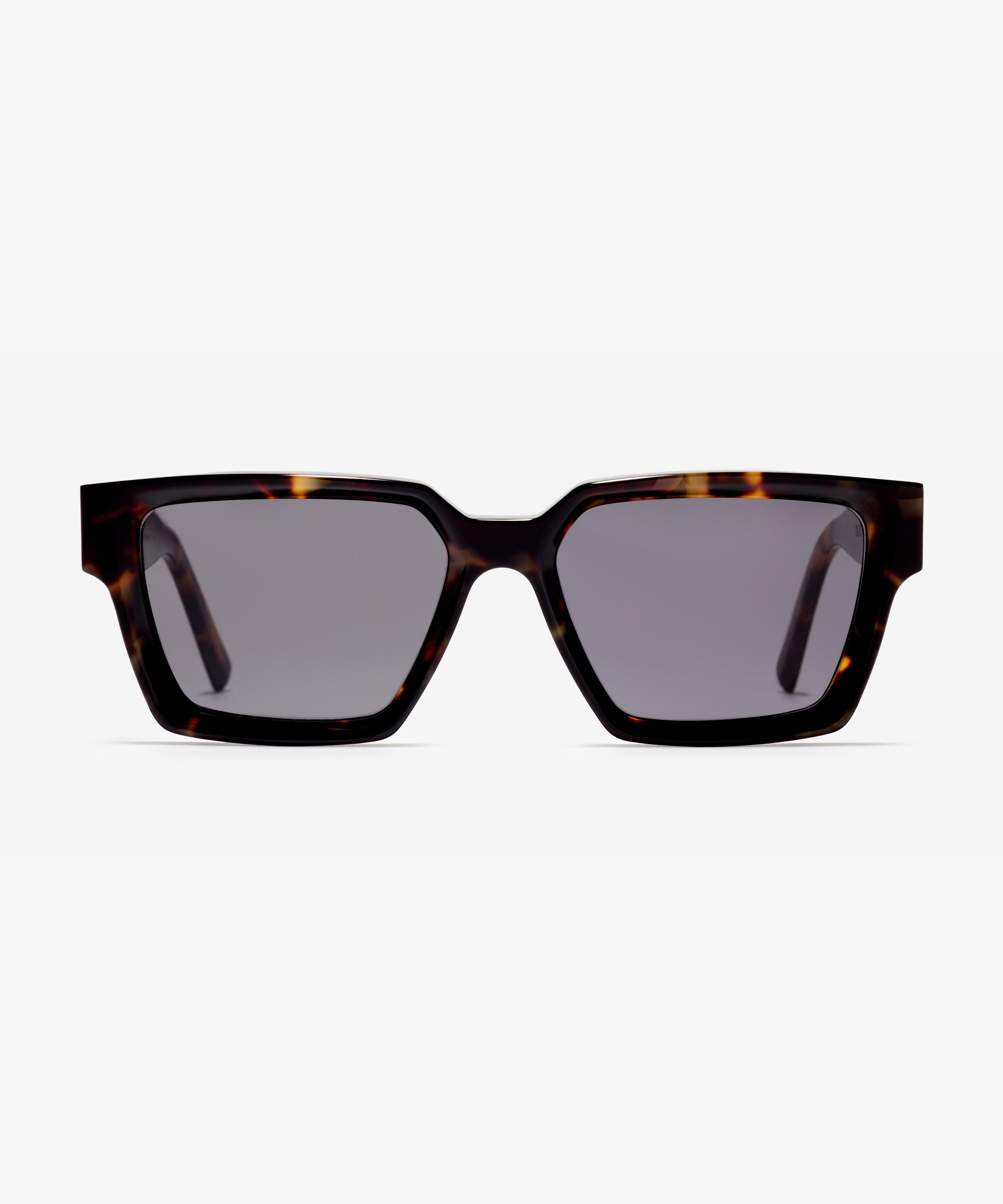 Front-Bild der Sonnenbrille The Savage in Farbe Amber Tortoise und Größe Breit