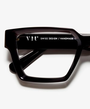 Detail image of the frame The Savage in colour Black Transparent and size Wide