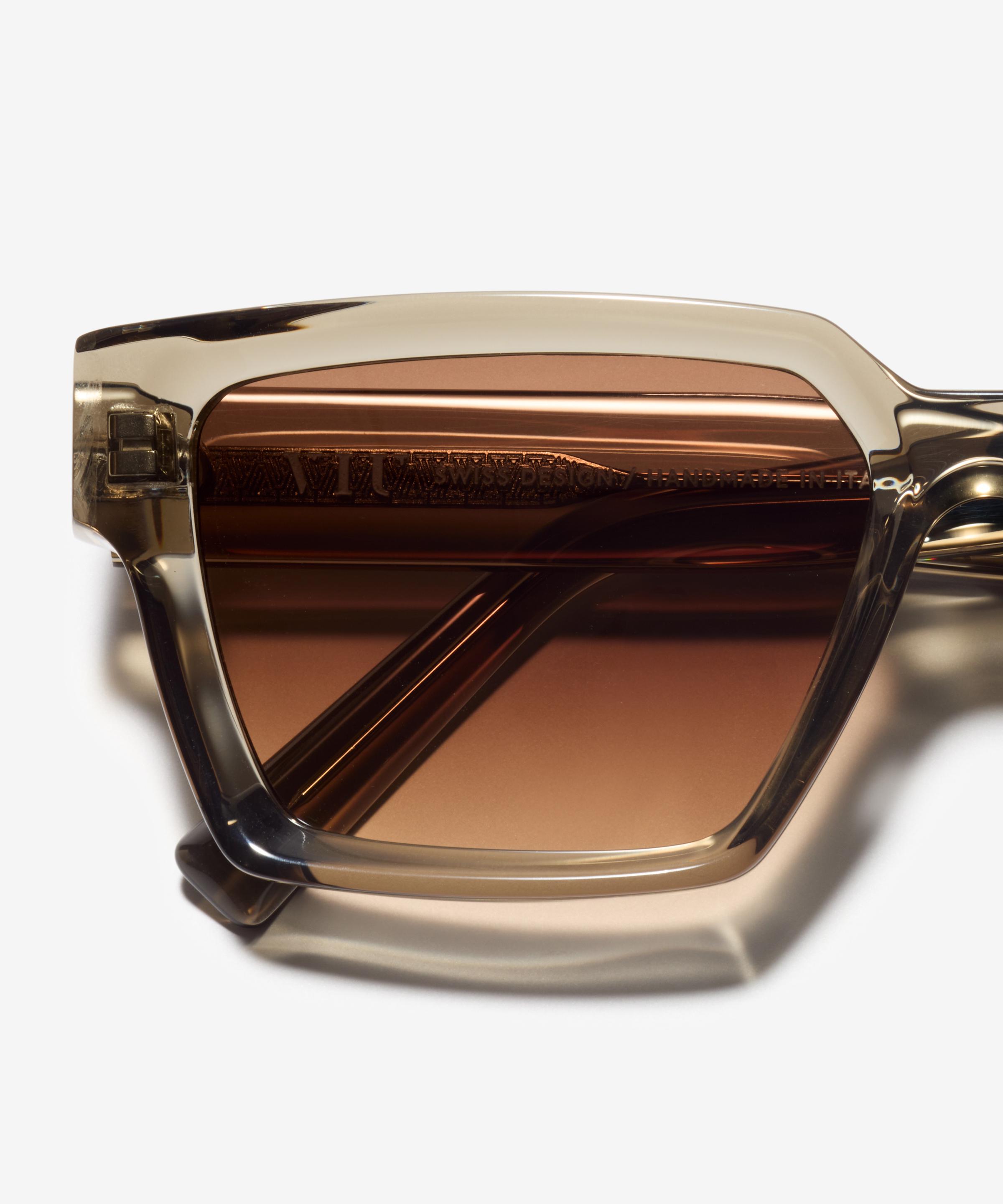 Detail image of the sunglasses The Savage in colour Light Khaki and size Wide