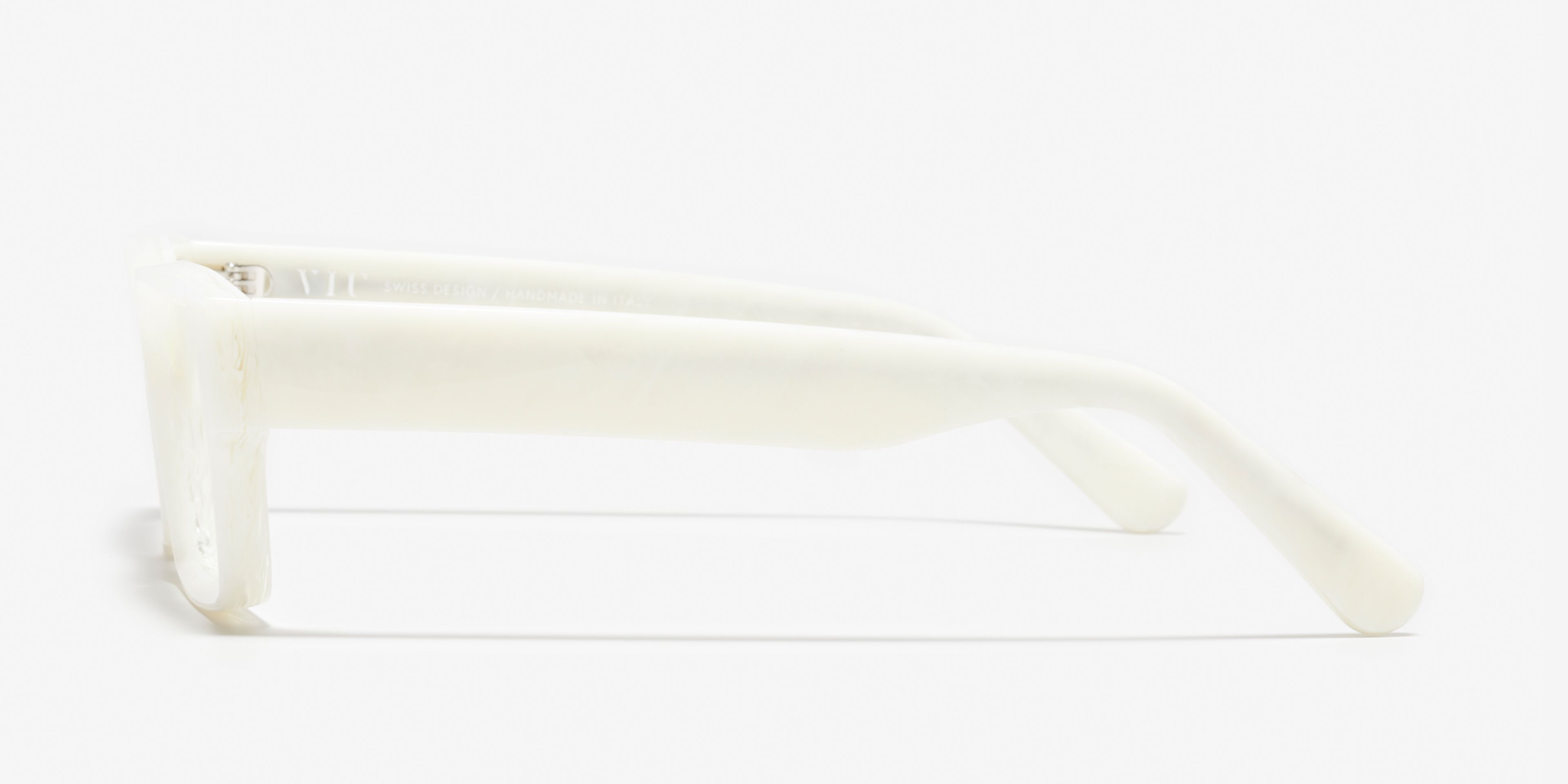 Seite-Bild der Brille The Rogue in Farbe Pearl Stone und Größe Breit