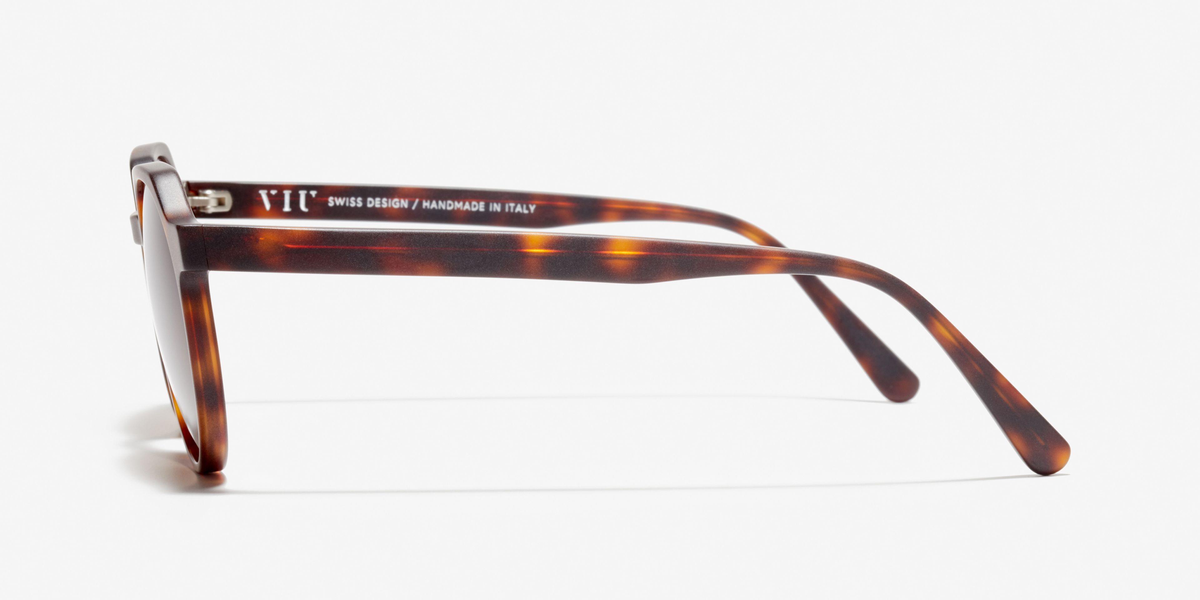 Seite-Bild der Sonnenbrille The Cultivated in Farbe Tortoise und Größe Mittel