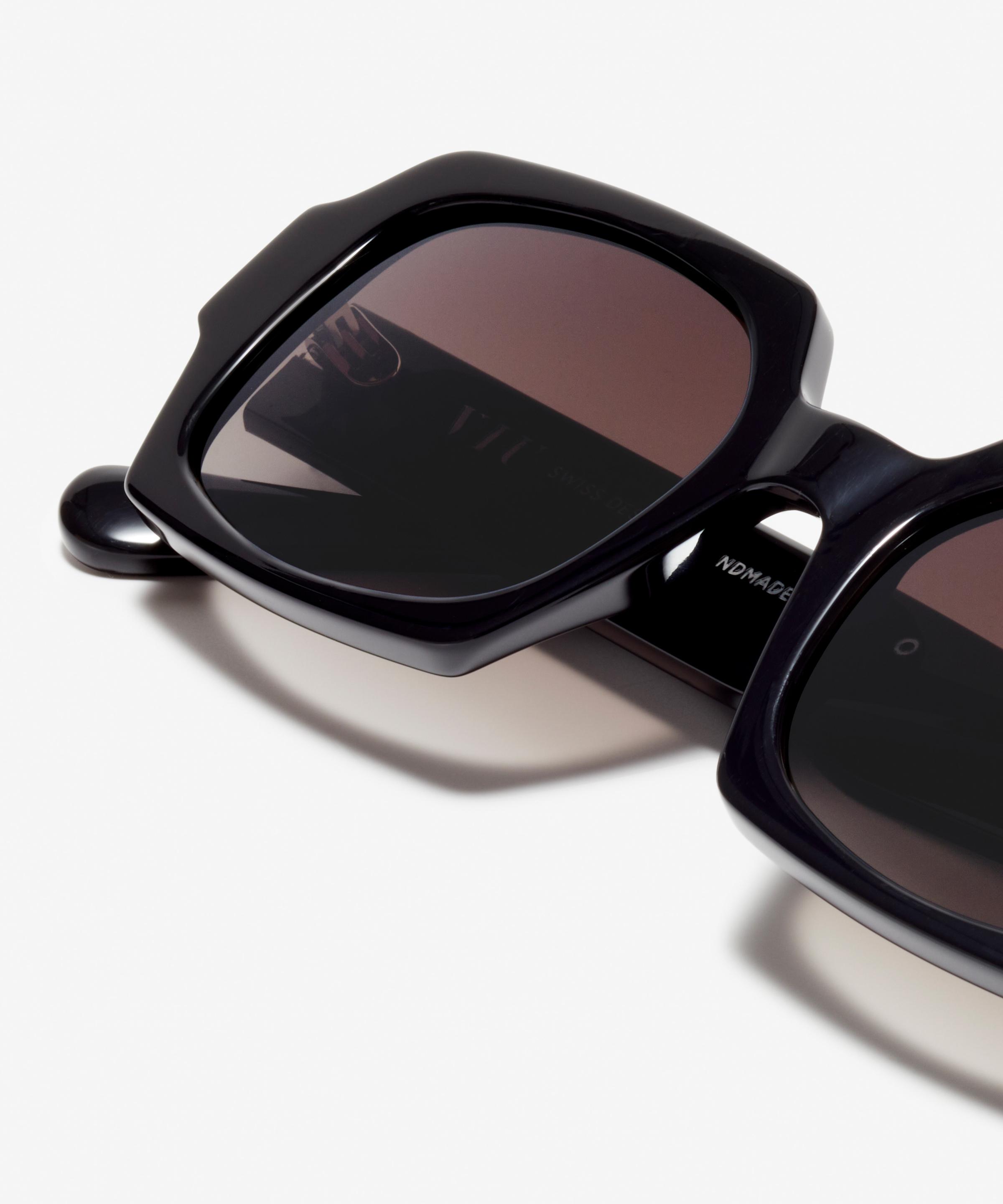 Detail-Bild der Sonnenbrille The Renegade in Farbe Black und Größe Mittel