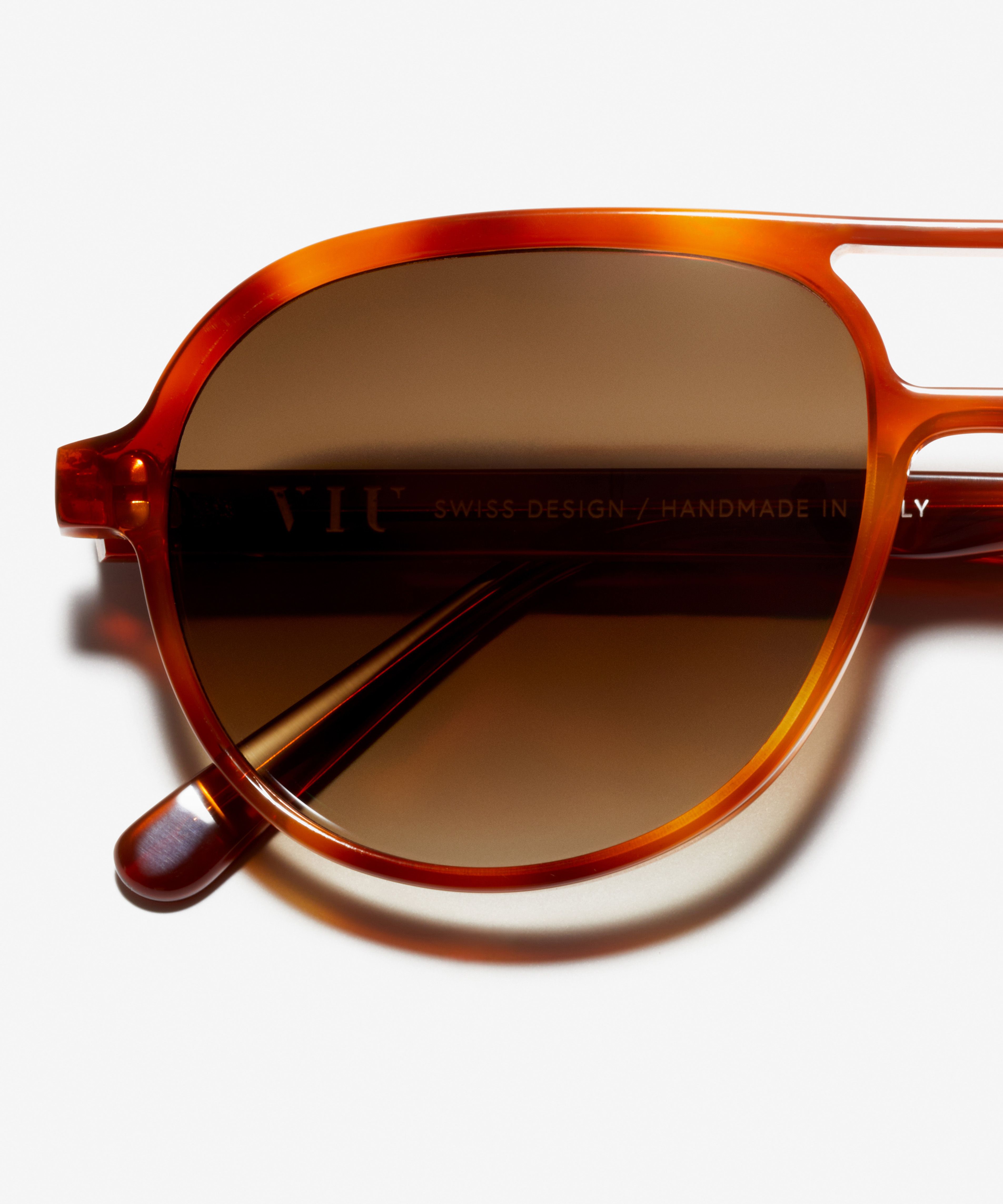 Image Détail de la paire de lunettes de soleil The Alpha en couleur Light Havana et taille Large