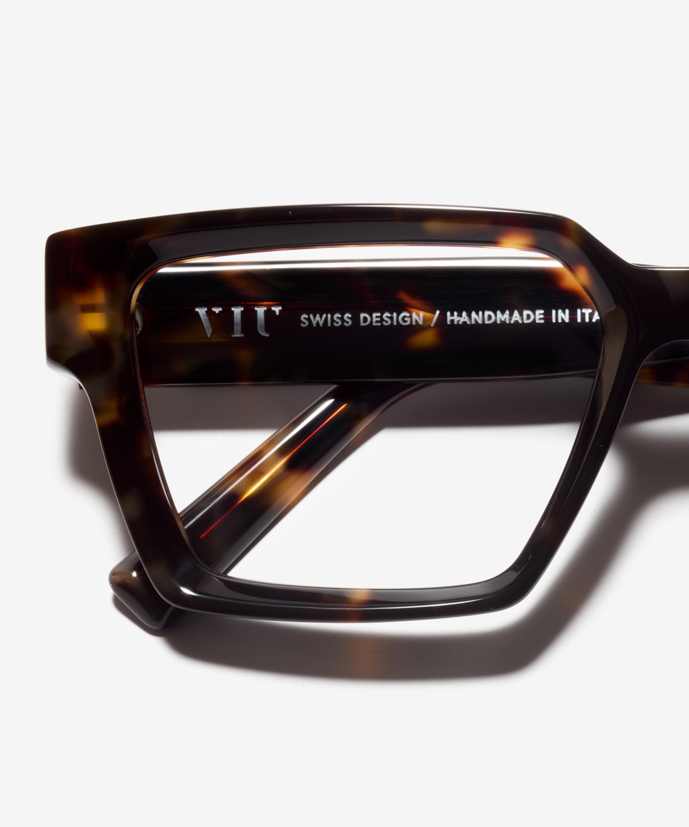 Detail-Bild der Brille The Savage in Farbe Amber Tortoise und Grösse Breit