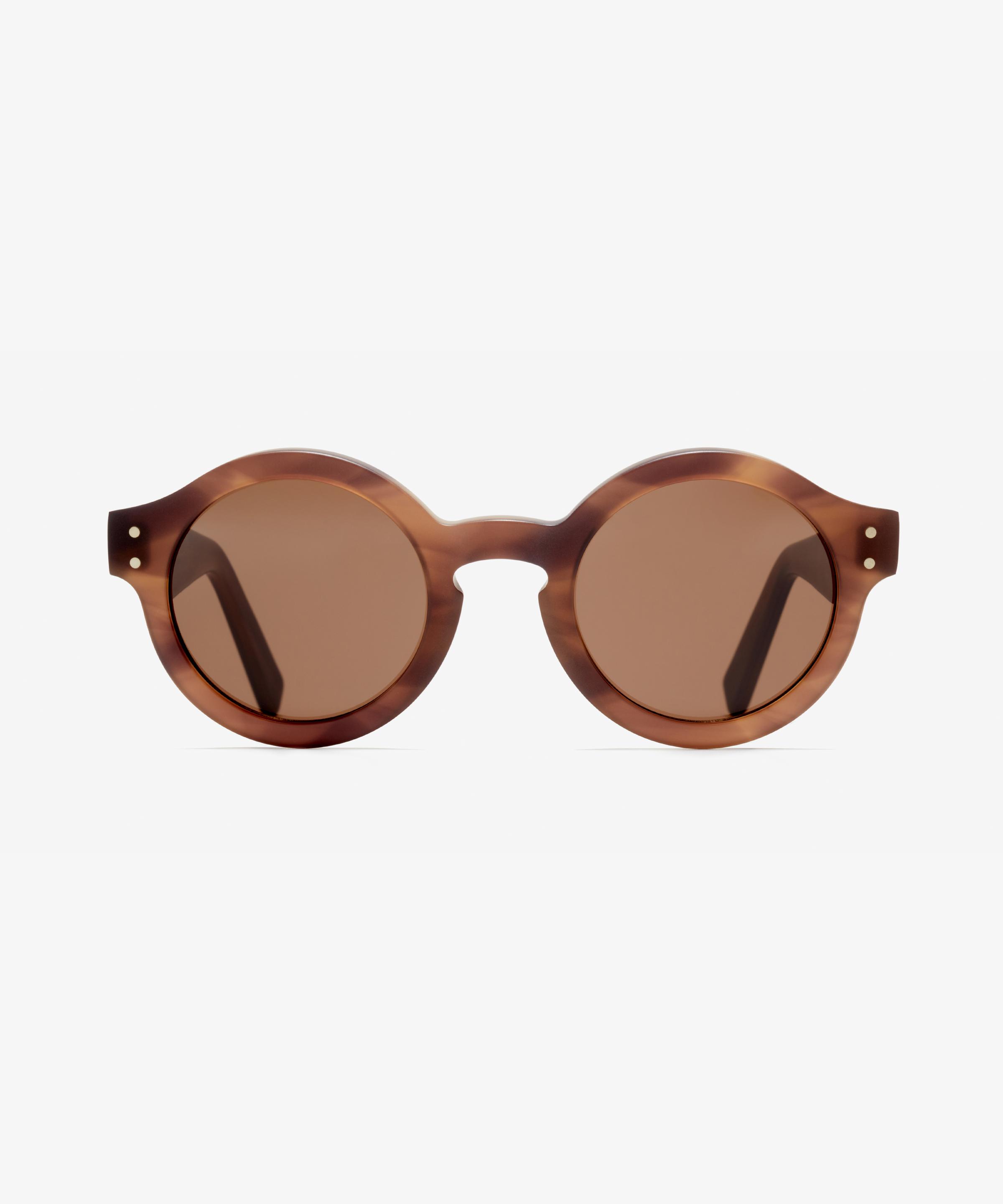 Front-Bild der Sonnenbrille The Literary in Farbe Horn Brown und Größe Mittel