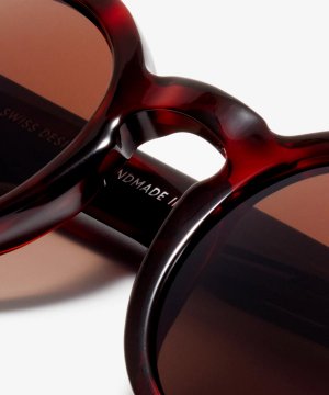 Detail image of the sunglasses The Definite in colour Red Havana and size Medium