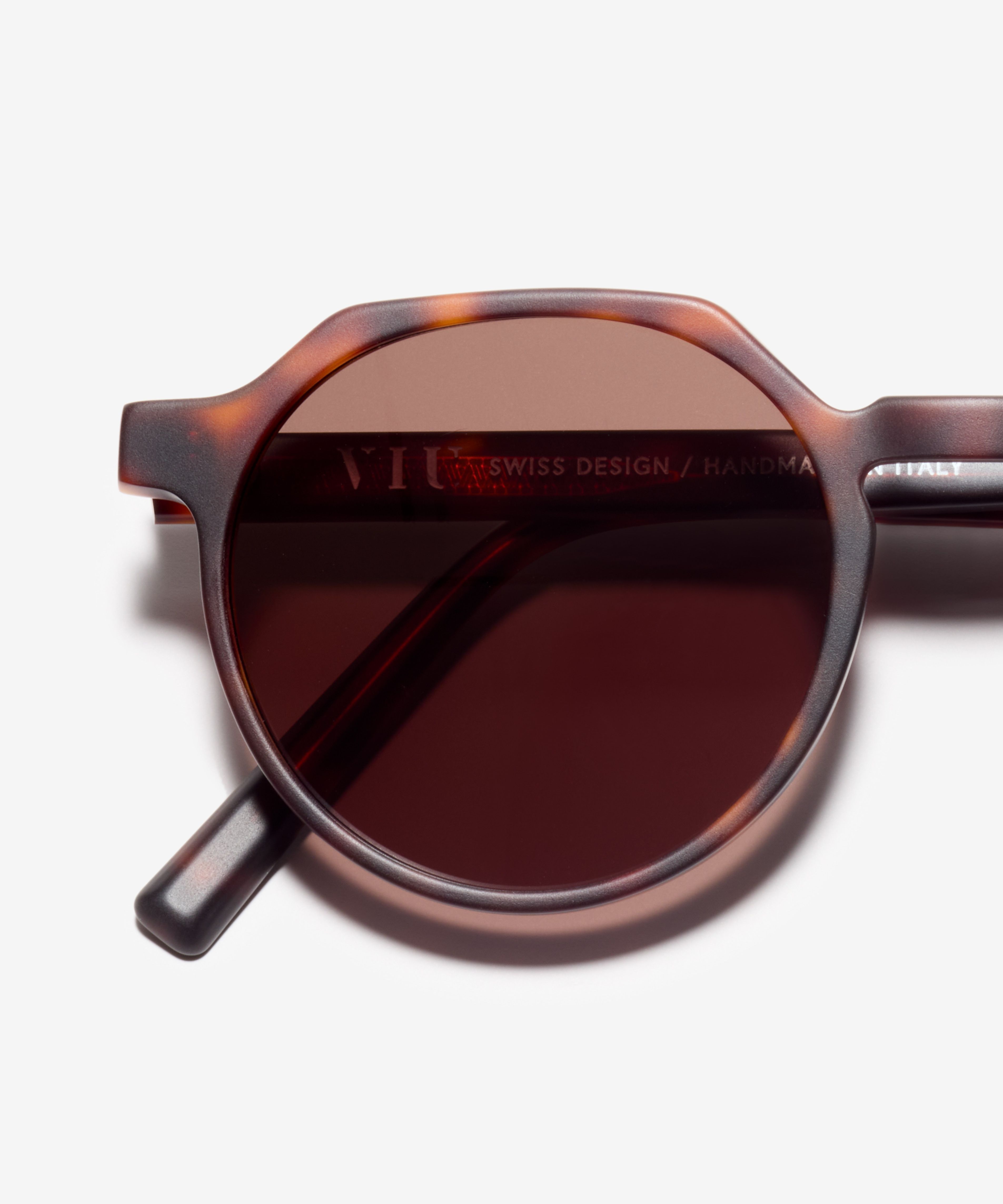 Detail image of the sunglasses The Cultivated in colour Tortoise and size Medium