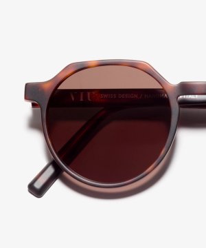 Detail image of the sunglasses The Cultivated in colour Tortoise and size Medium