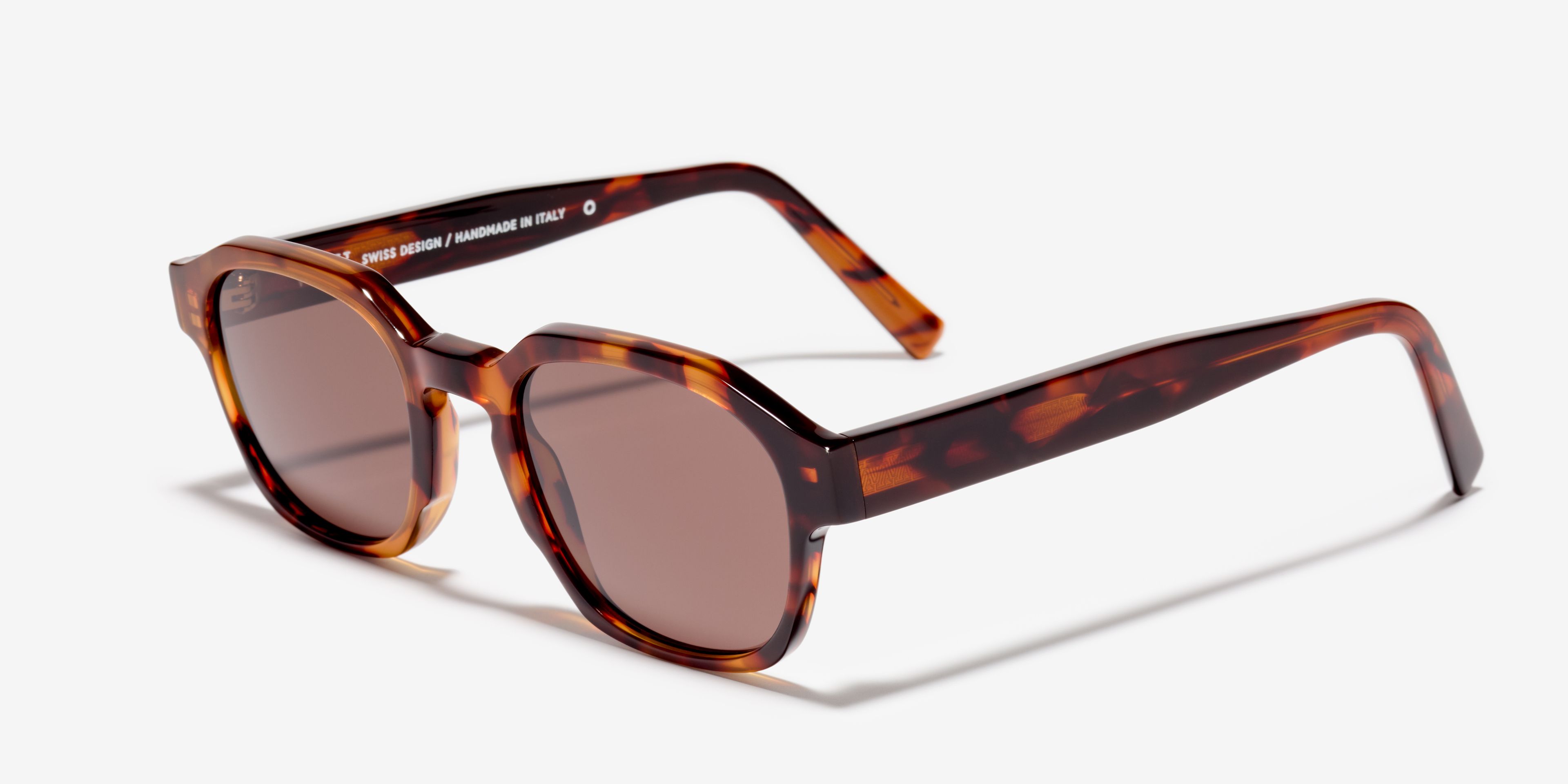 Angle image of the sunglasses The Authentic in colour Wood Havana and size Medium