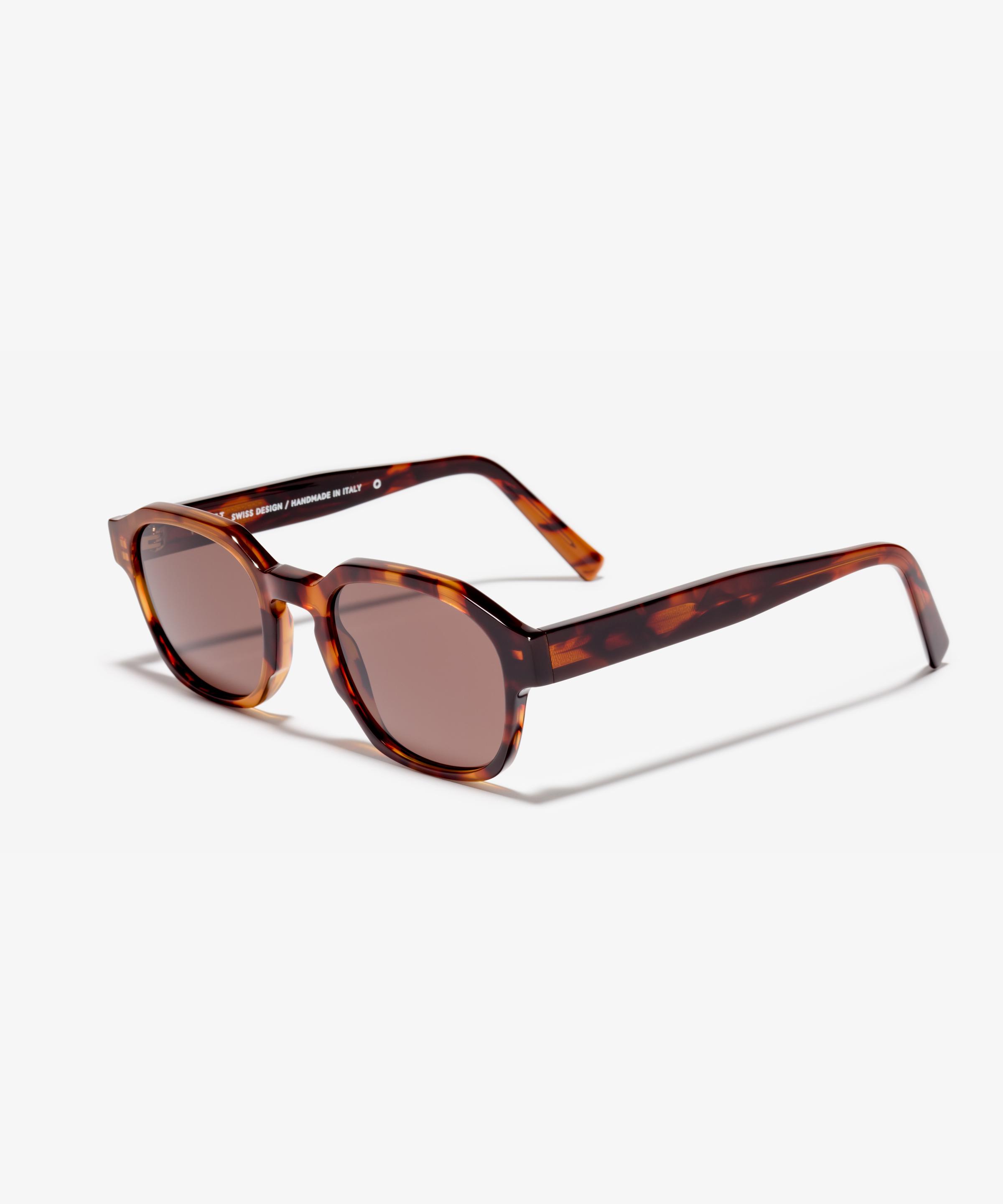 Angle image of the sunglasses The Authentic in colour Wood Havana and size Medium
