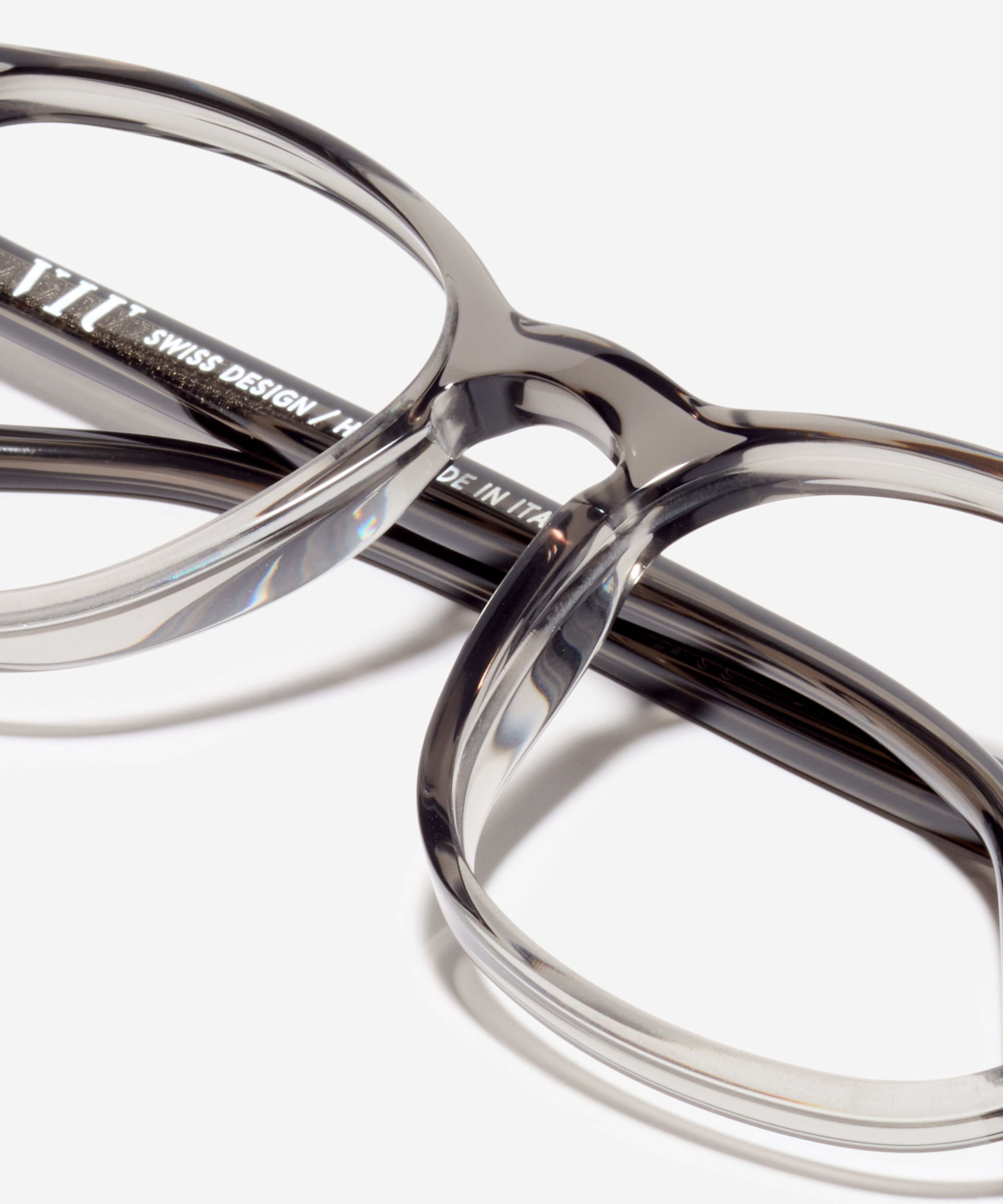 Detail image of the frame The Polished in colour Smoke and size Wide