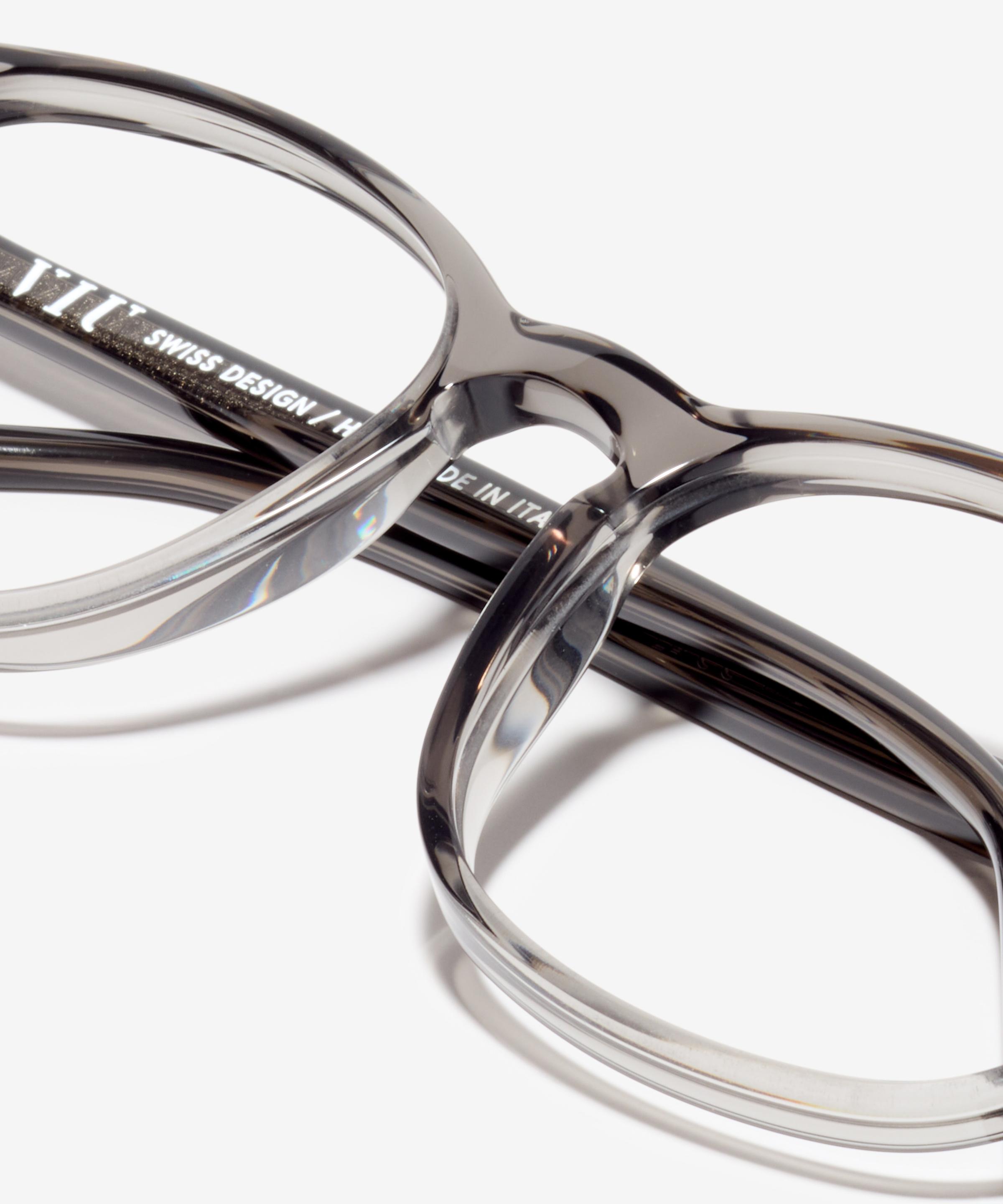 Detail-Bild der Brille The Polished in Farbe Smoke und Grösse Breit