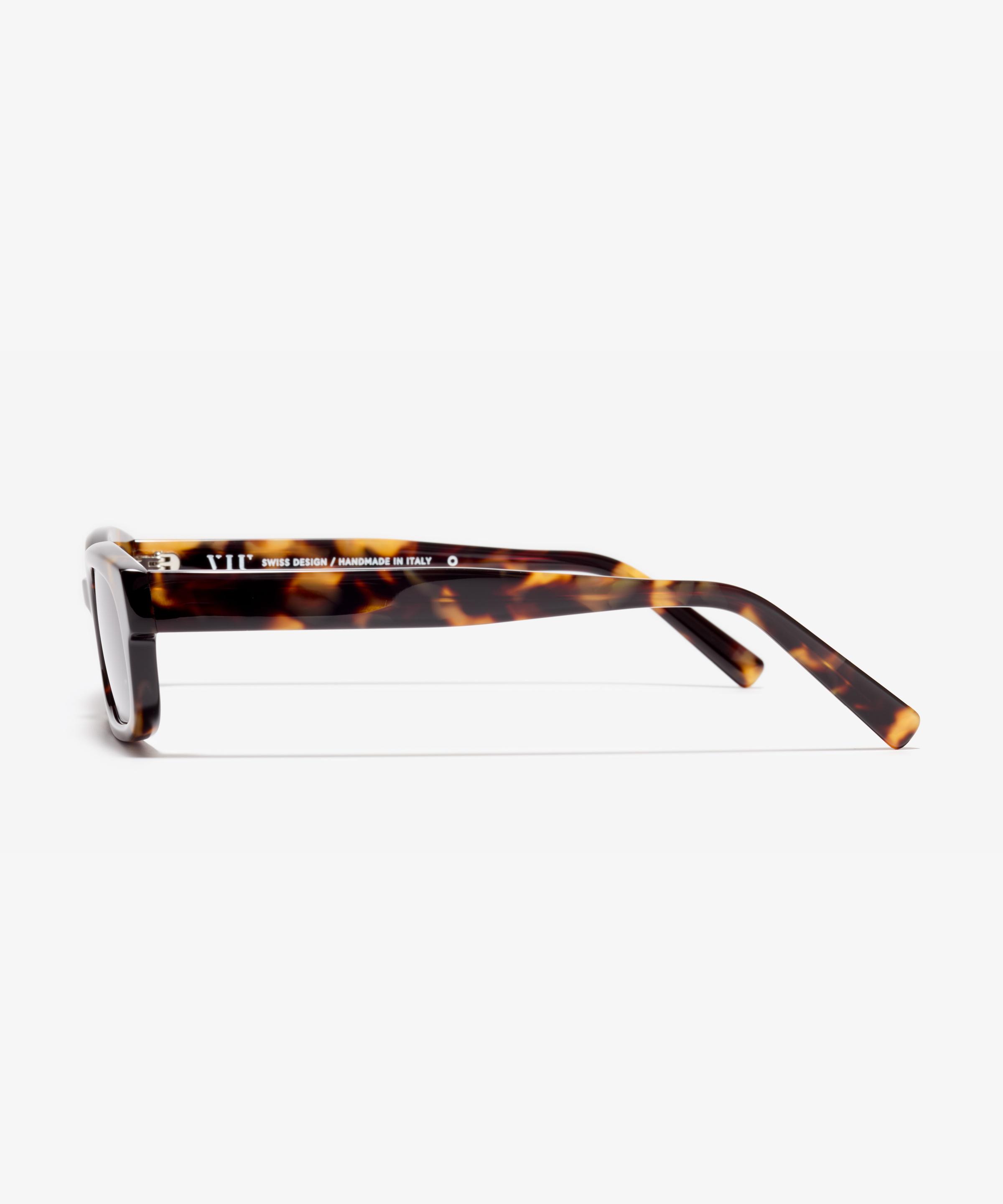 Seite-Bild der Sonnenbrille The Shameless in Farbe Amber Tortoise und Größe Breit