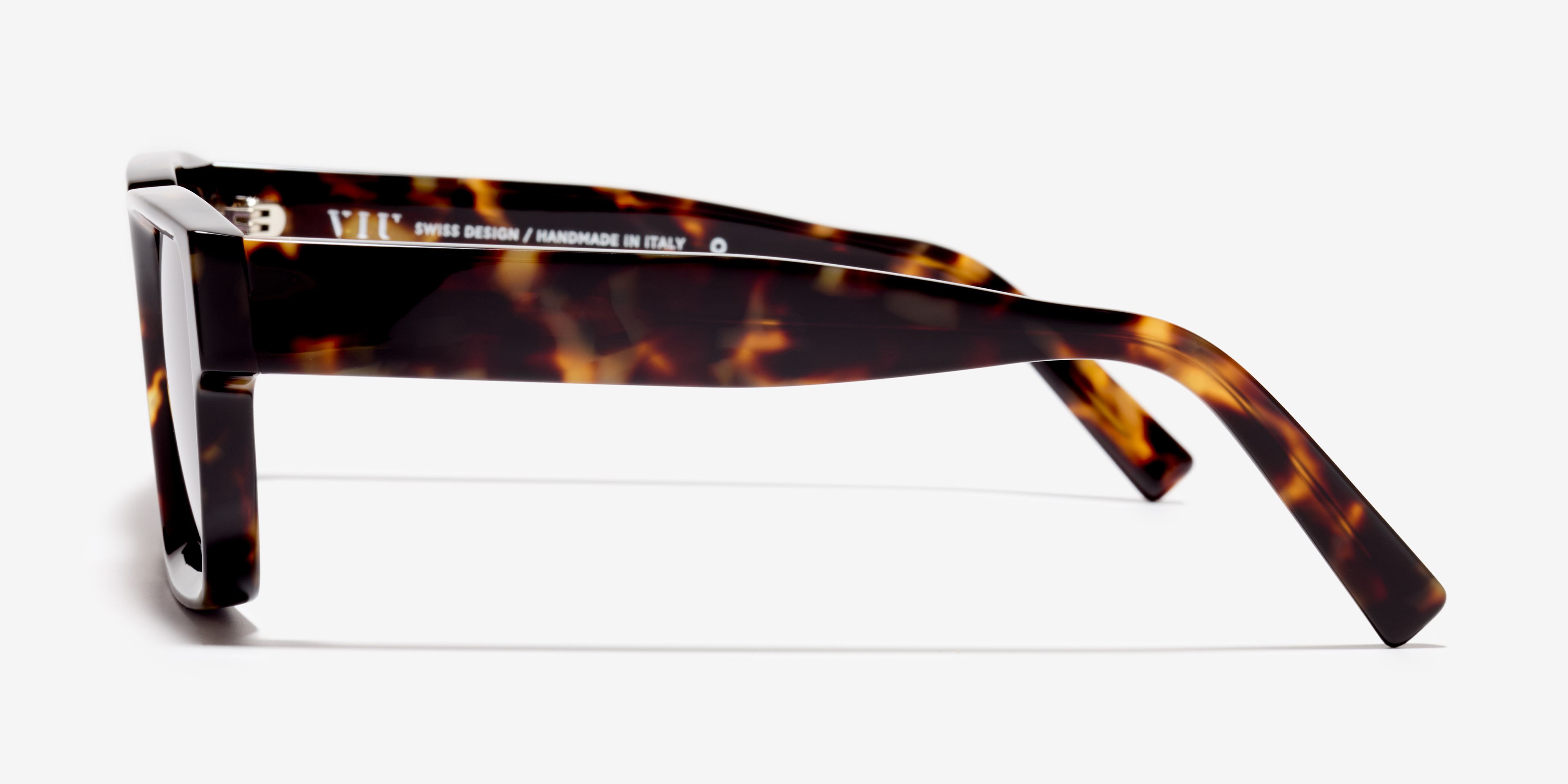 Side image of the sunglasses The Savage in colour Amber Tortoise and size Wide