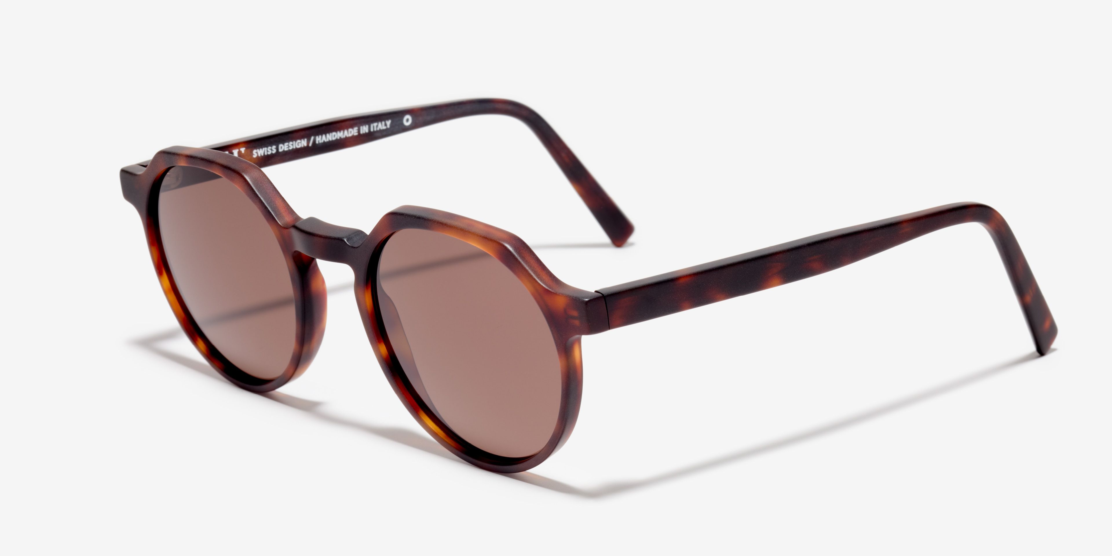 Angle image of the sunglasses The Cultivated in colour Tortoise and size Medium