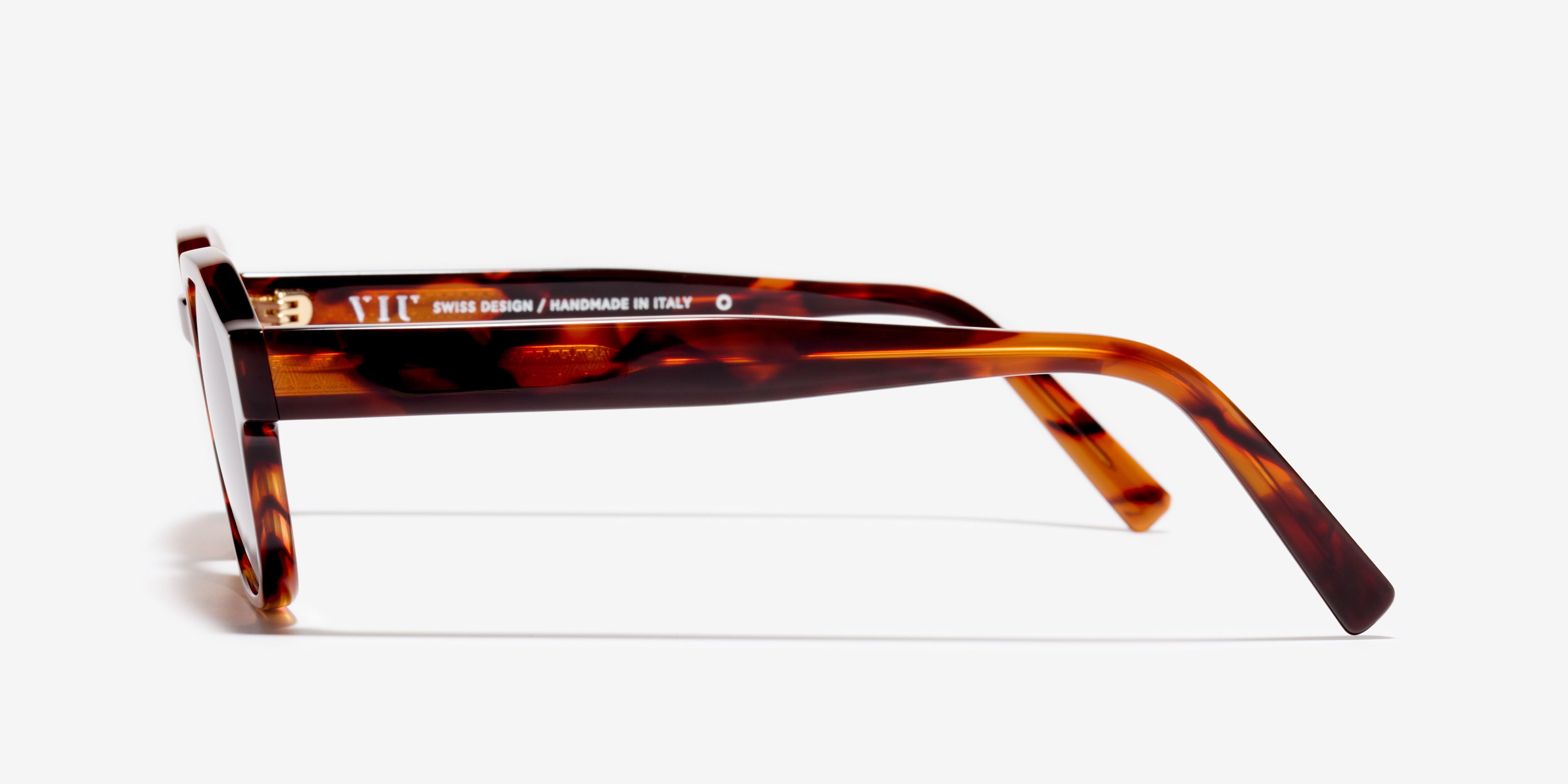 Side image of the sunglasses The Authentic in colour Wood Havana and size Medium