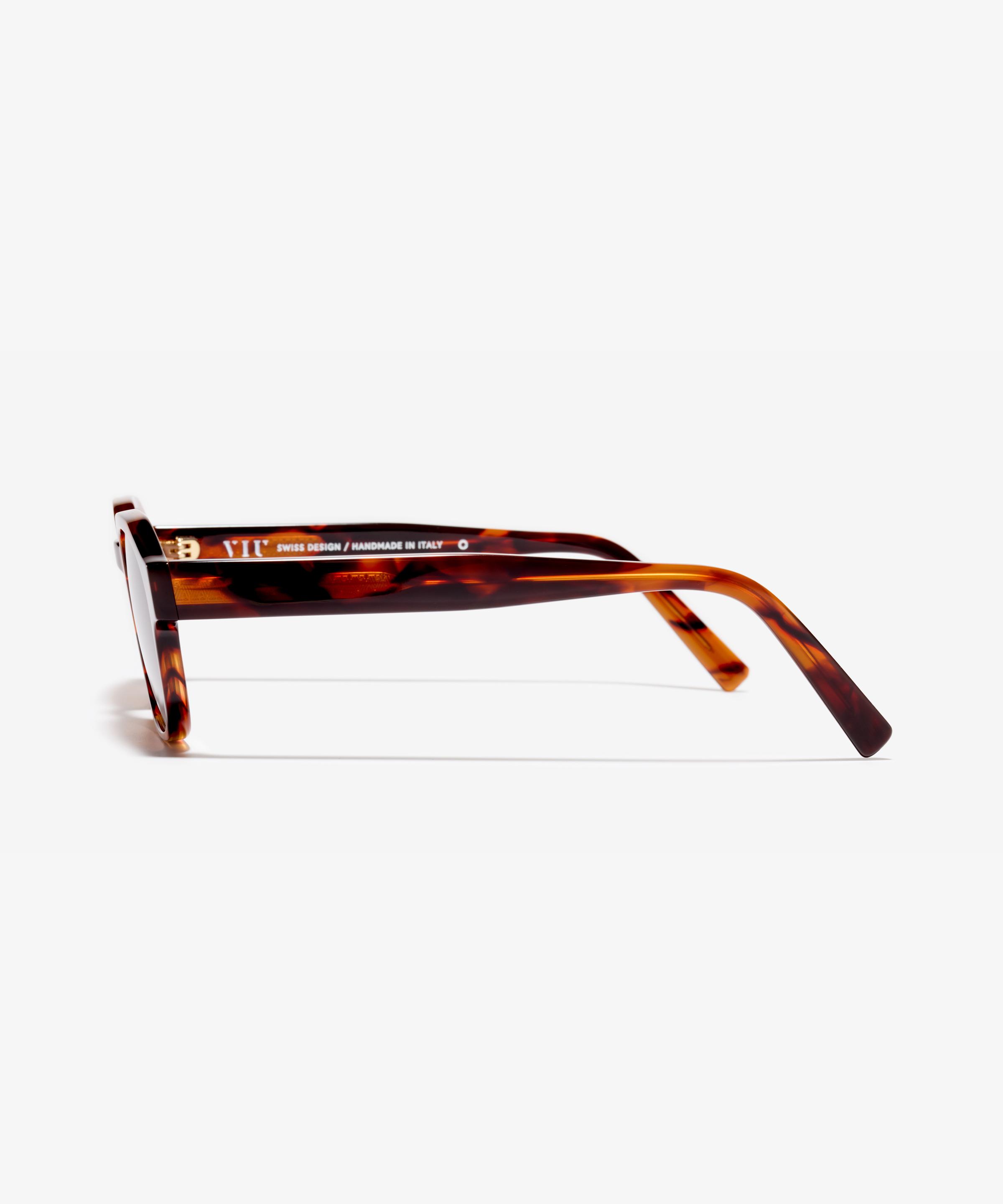 Side image of the sunglasses The Authentic in colour Wood Havana and size Medium