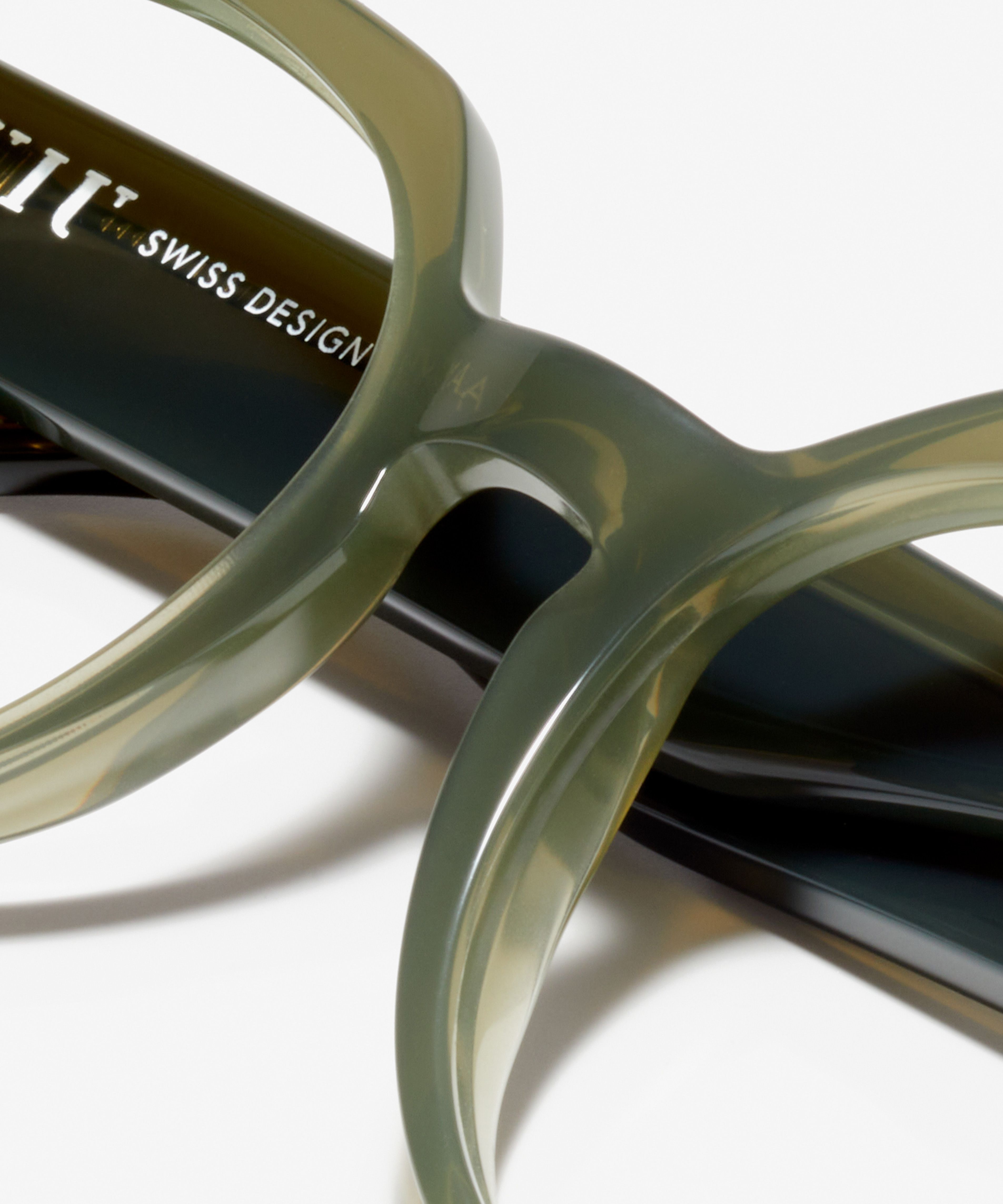 Detail-Bild der Brille The Chic in Farbe Milky Green und Größe Mittel