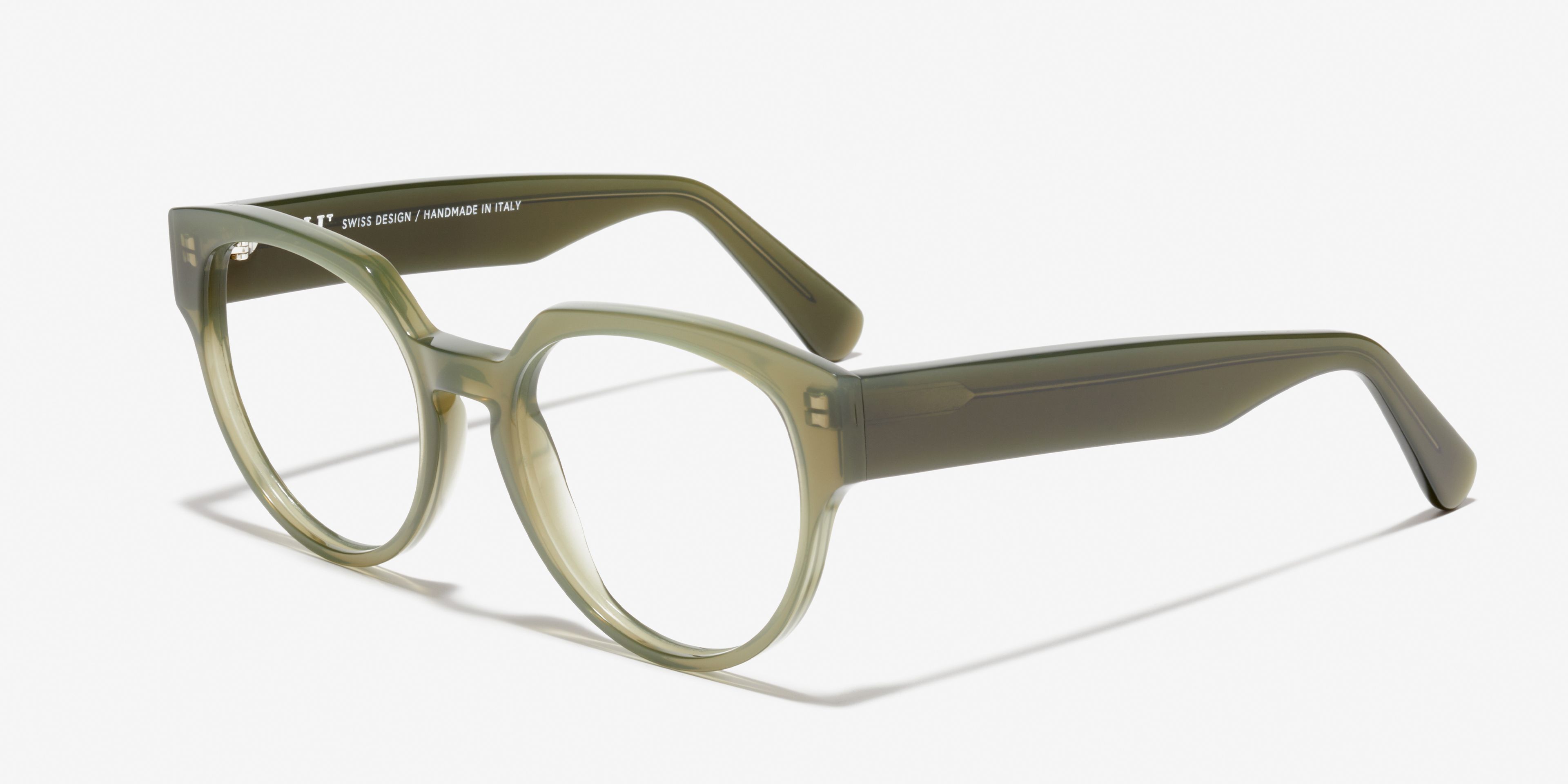 Schräg-Bild der Brille The Chic in Farbe Milky Green und Größe Mittel