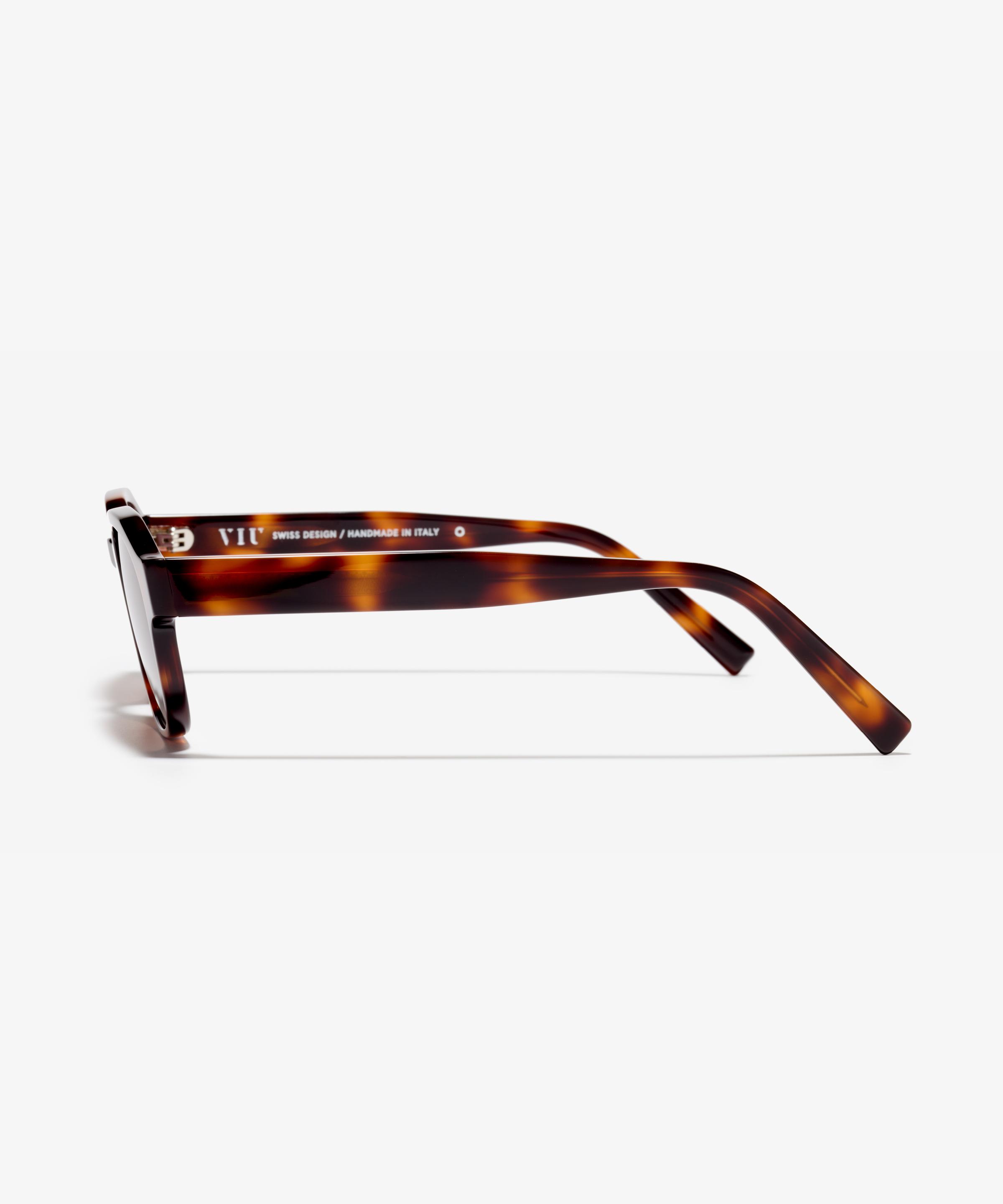 Side image of the sunglasses The Authentic in colour Cherrywood and size Medium