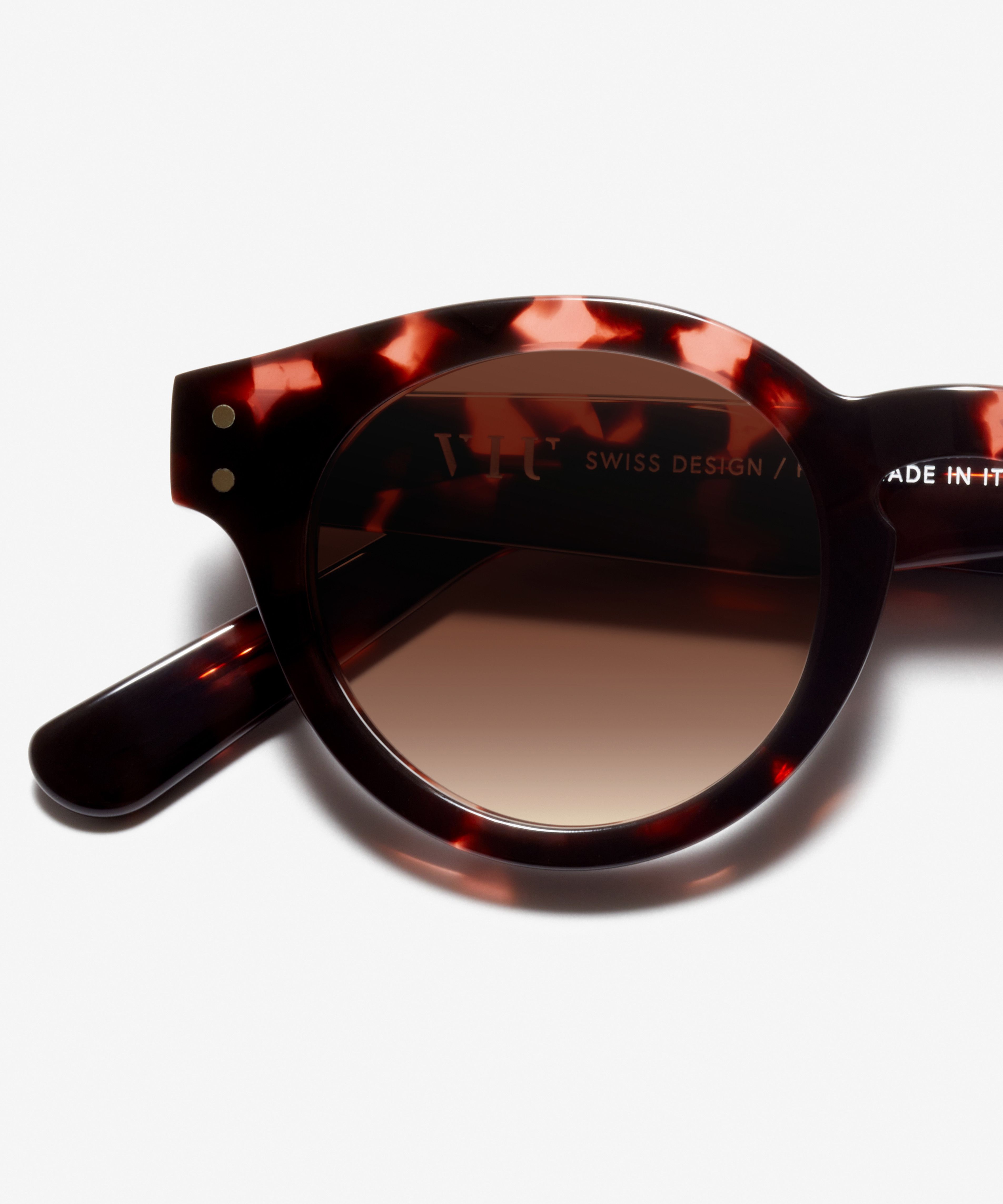 Detail image of the sunglasses The Poppy in colour Pink Havana and size Medium