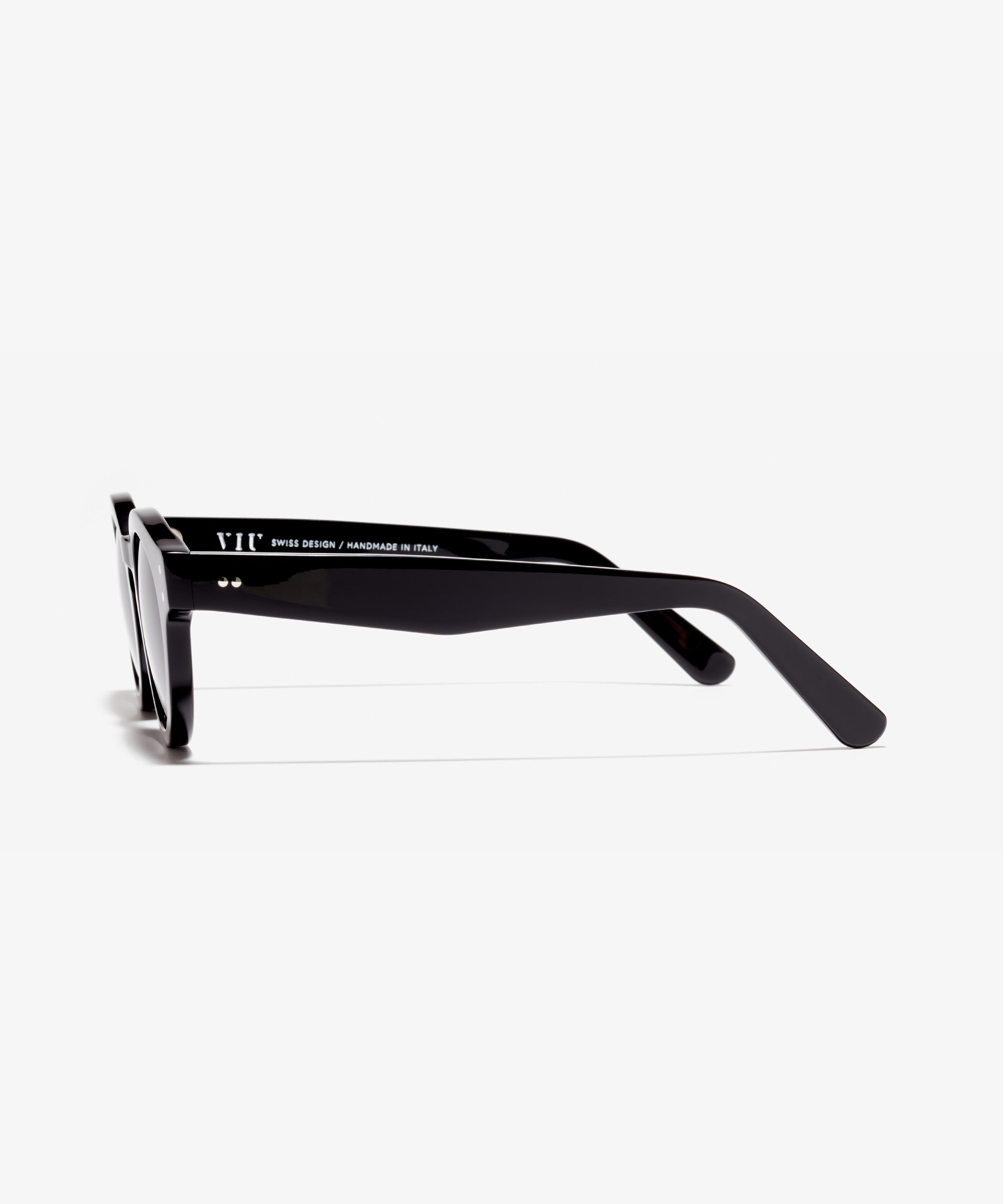Seite-Bild der Sonnenbrille The Poppy in Farbe Black und Größe Mittel