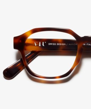 Detail image of the frame The Authentic in colour Cherrywood and size Medium