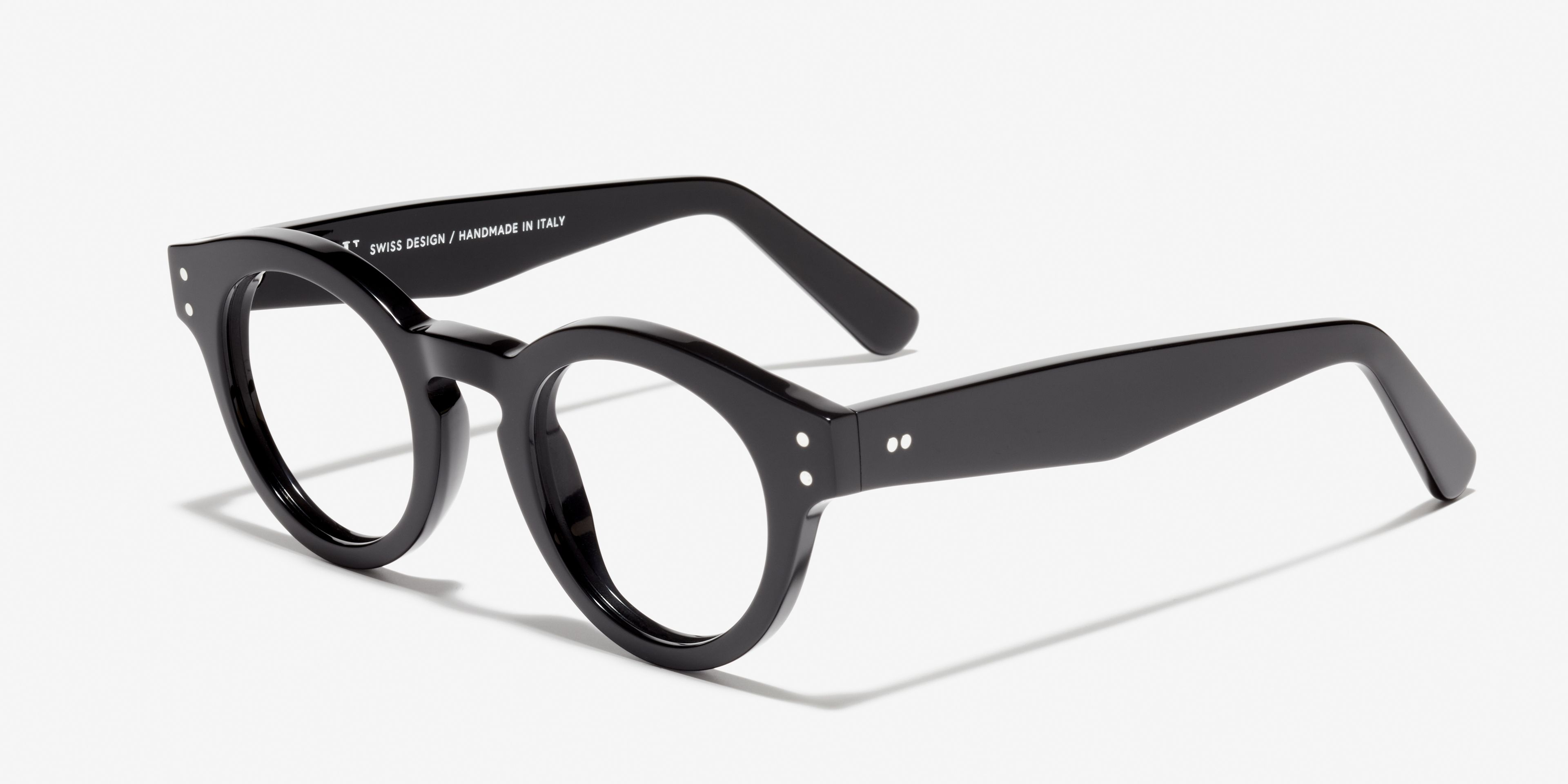 Schräg-Bild der Brille The Poppy in Farbe Black und Größe Mittel