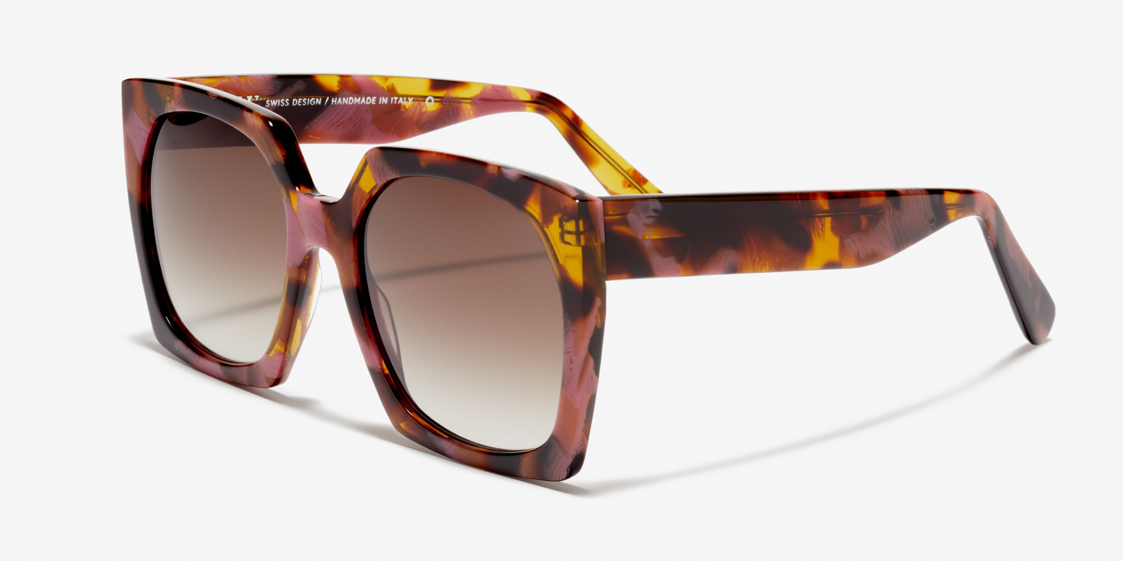 Angle image of the sunglasses The Daring in colour Plum Tortoise and size Medium