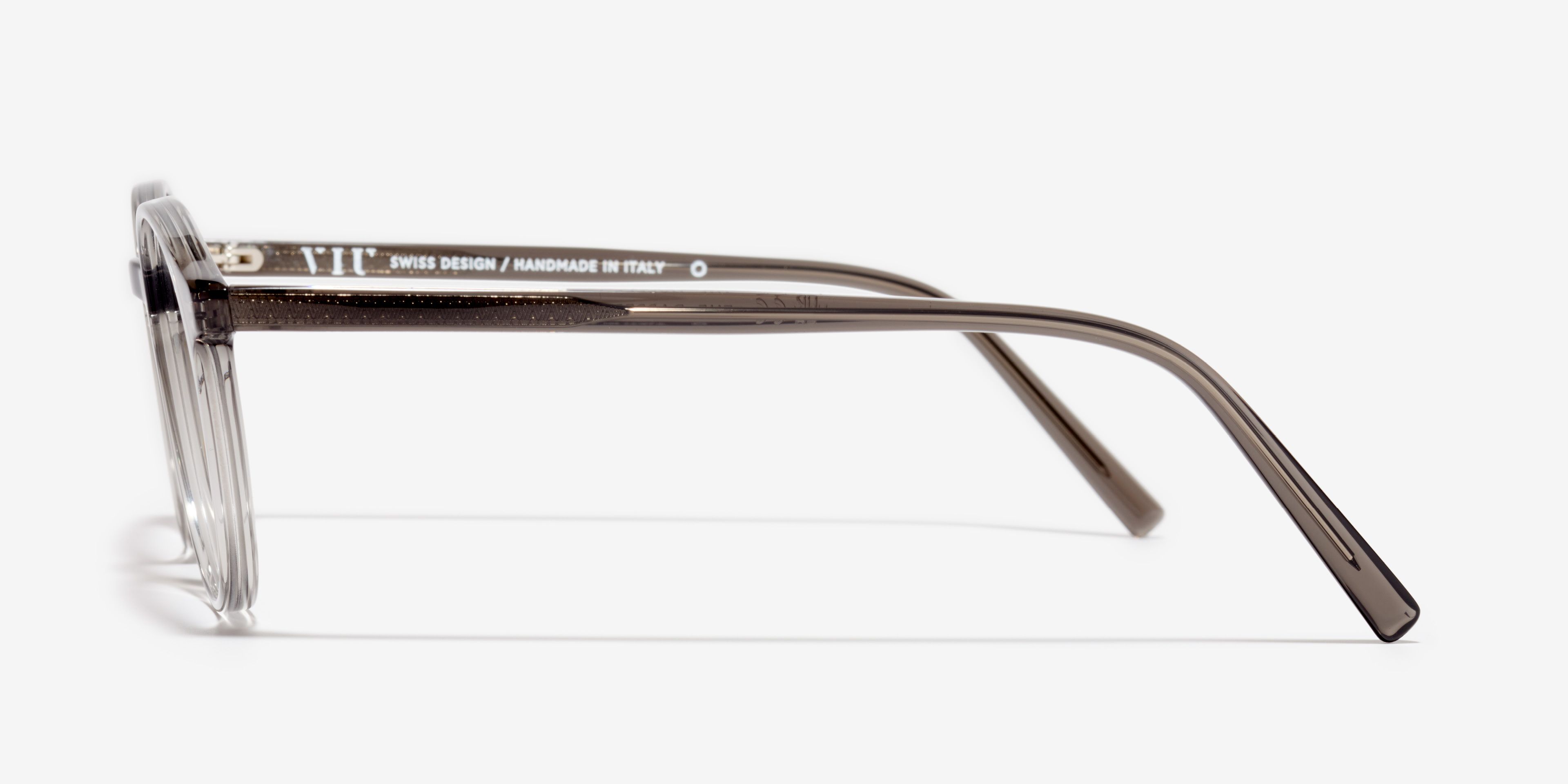 Side image of the frame The Dapper in colour Smoke and size Wide