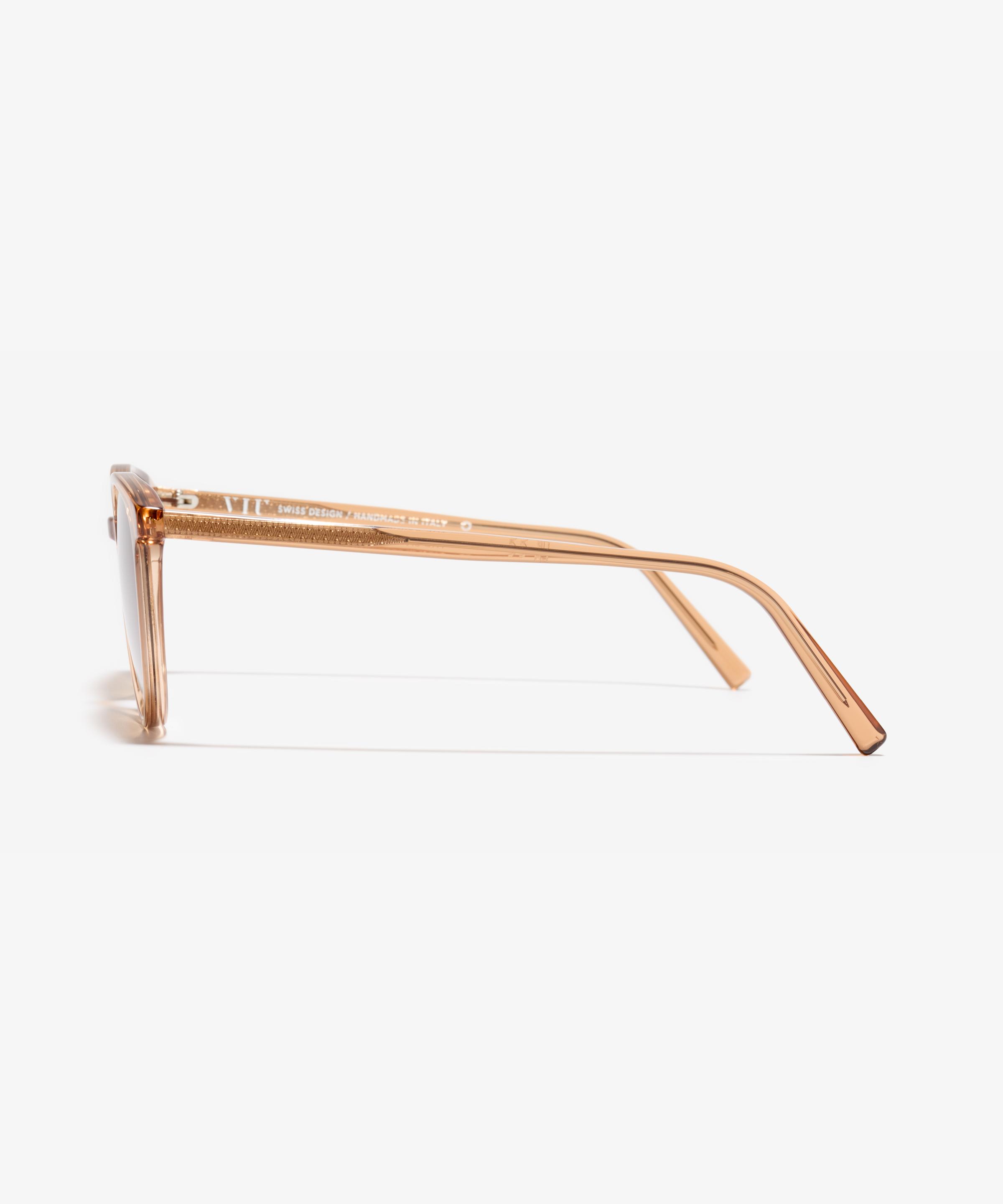 Side image of the sunglasses The Savvy in colour Champagne and size Medium