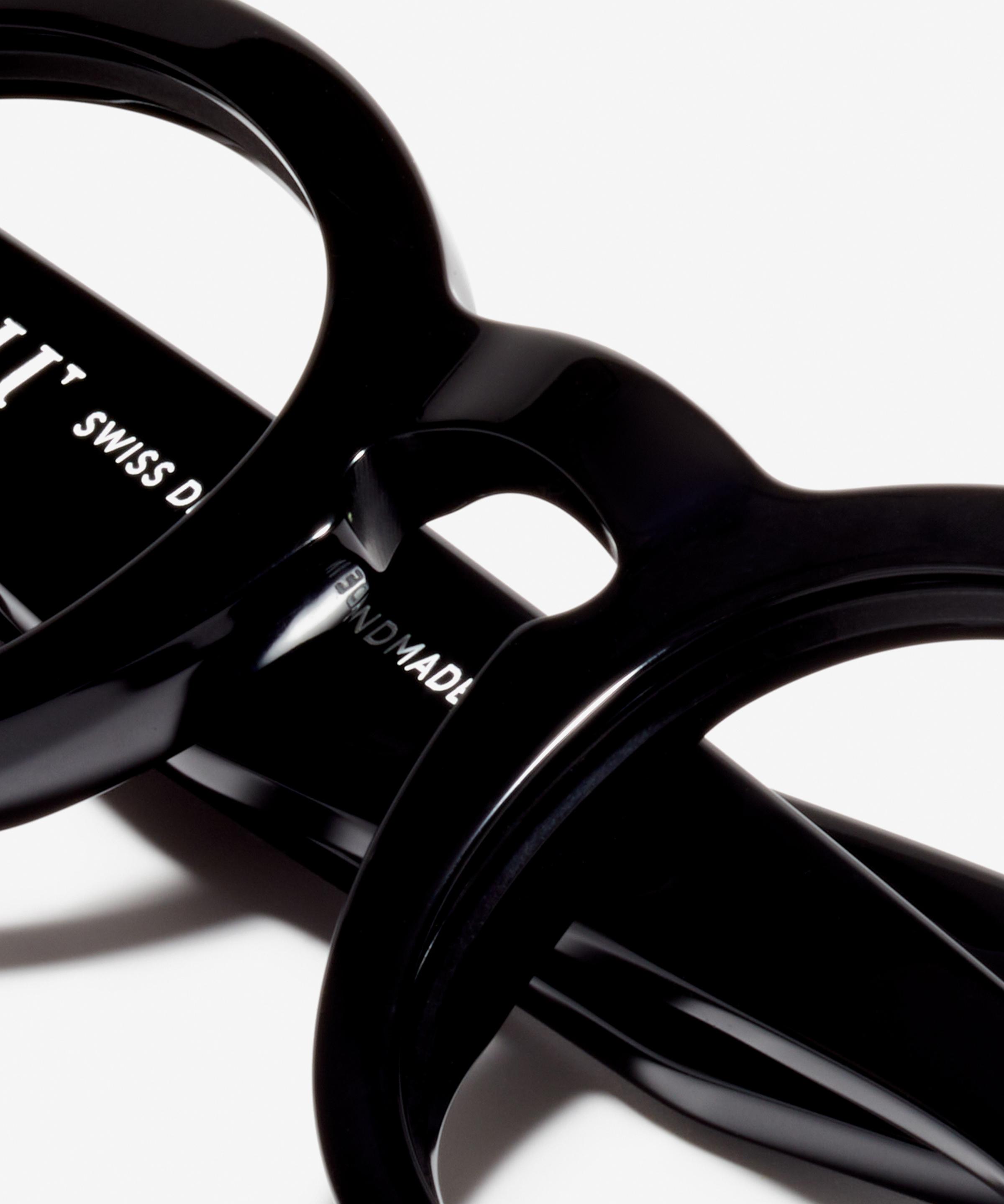 Detail image of the frame The Poppy in colour Black and size Medium