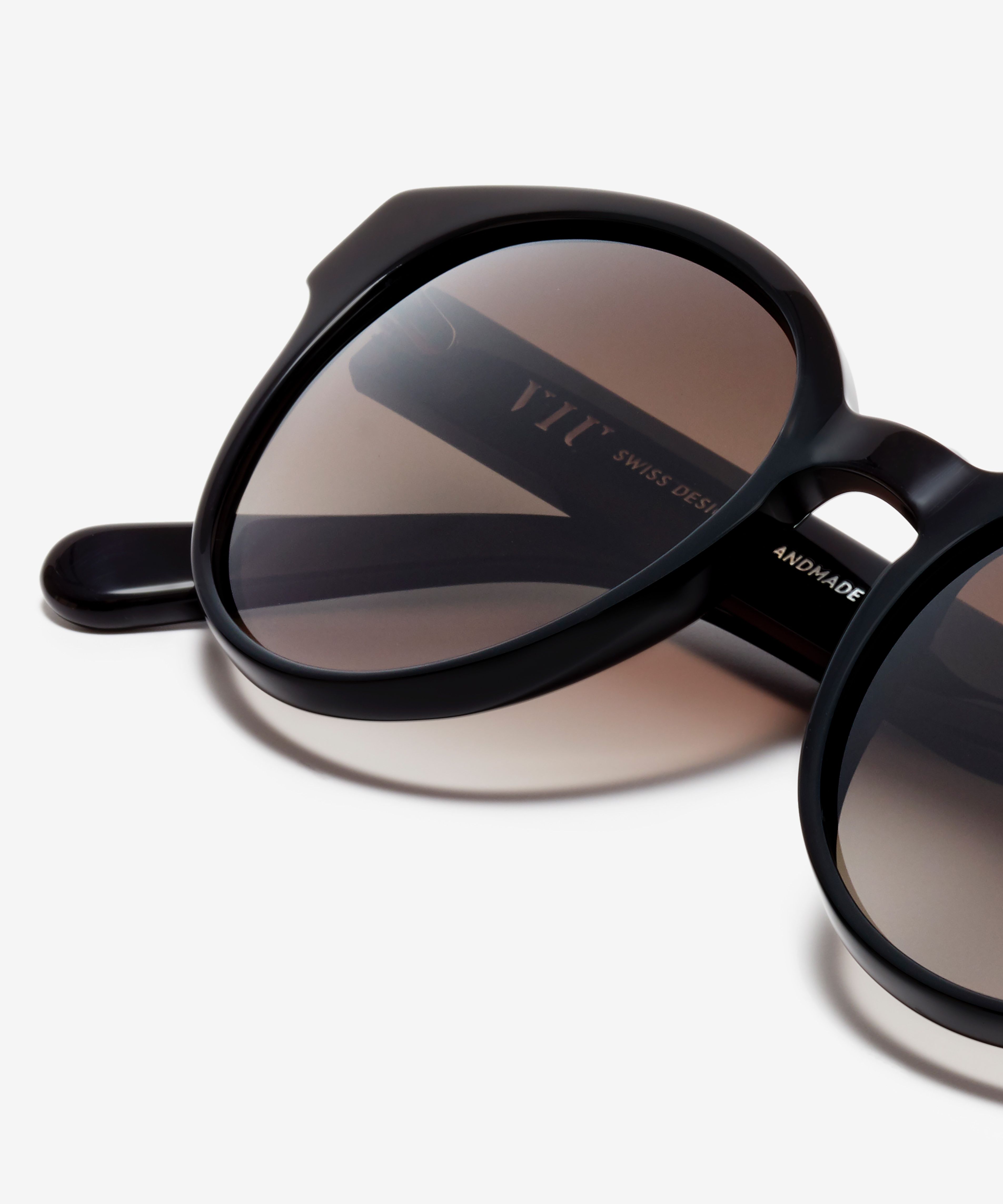 Detail-Bild der Sonnenbrille The Dazzling in Farbe Black und Größe Mittel