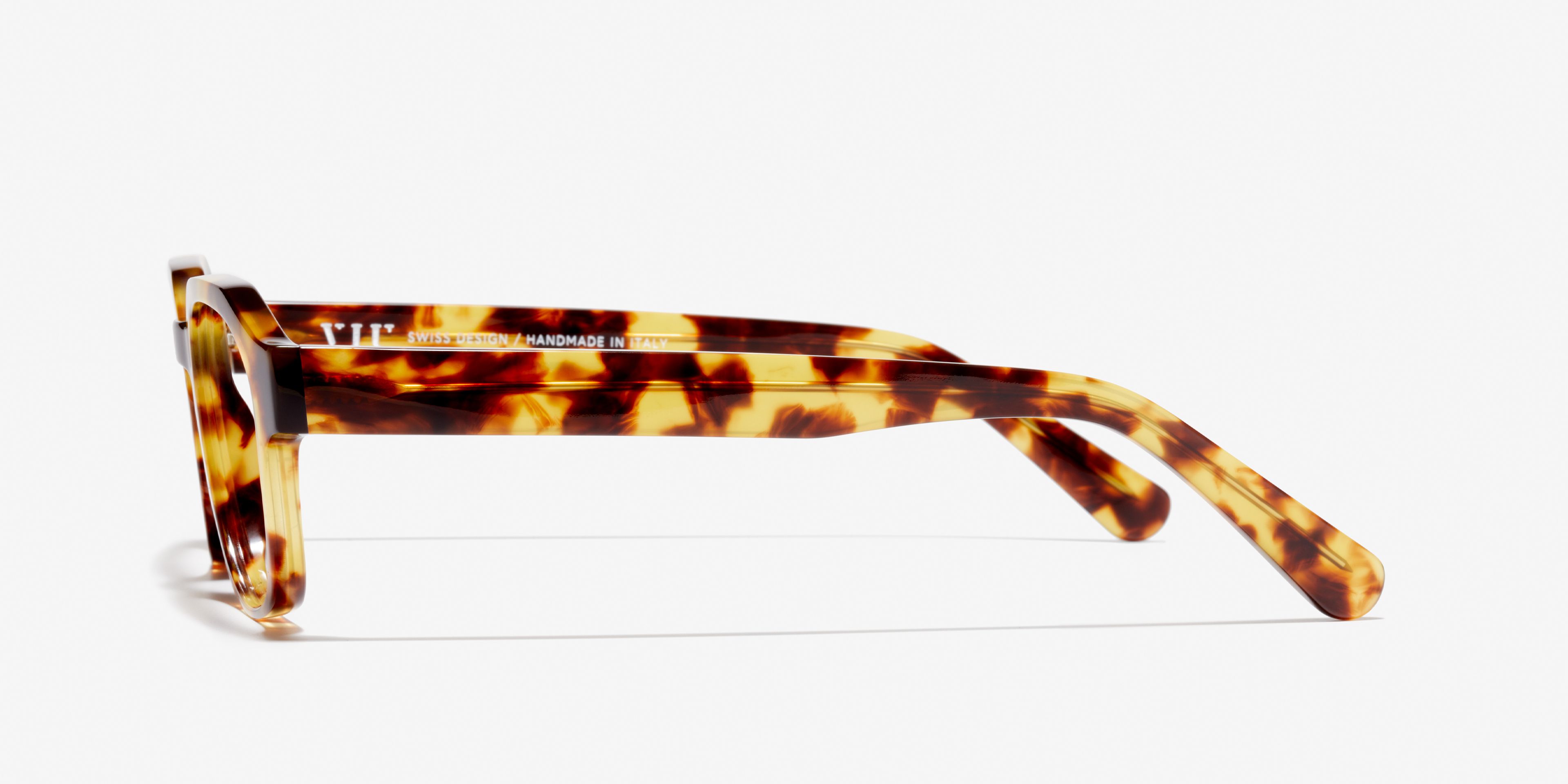 Side image of the frame The Authentic in colour Gold Havana and size Medium