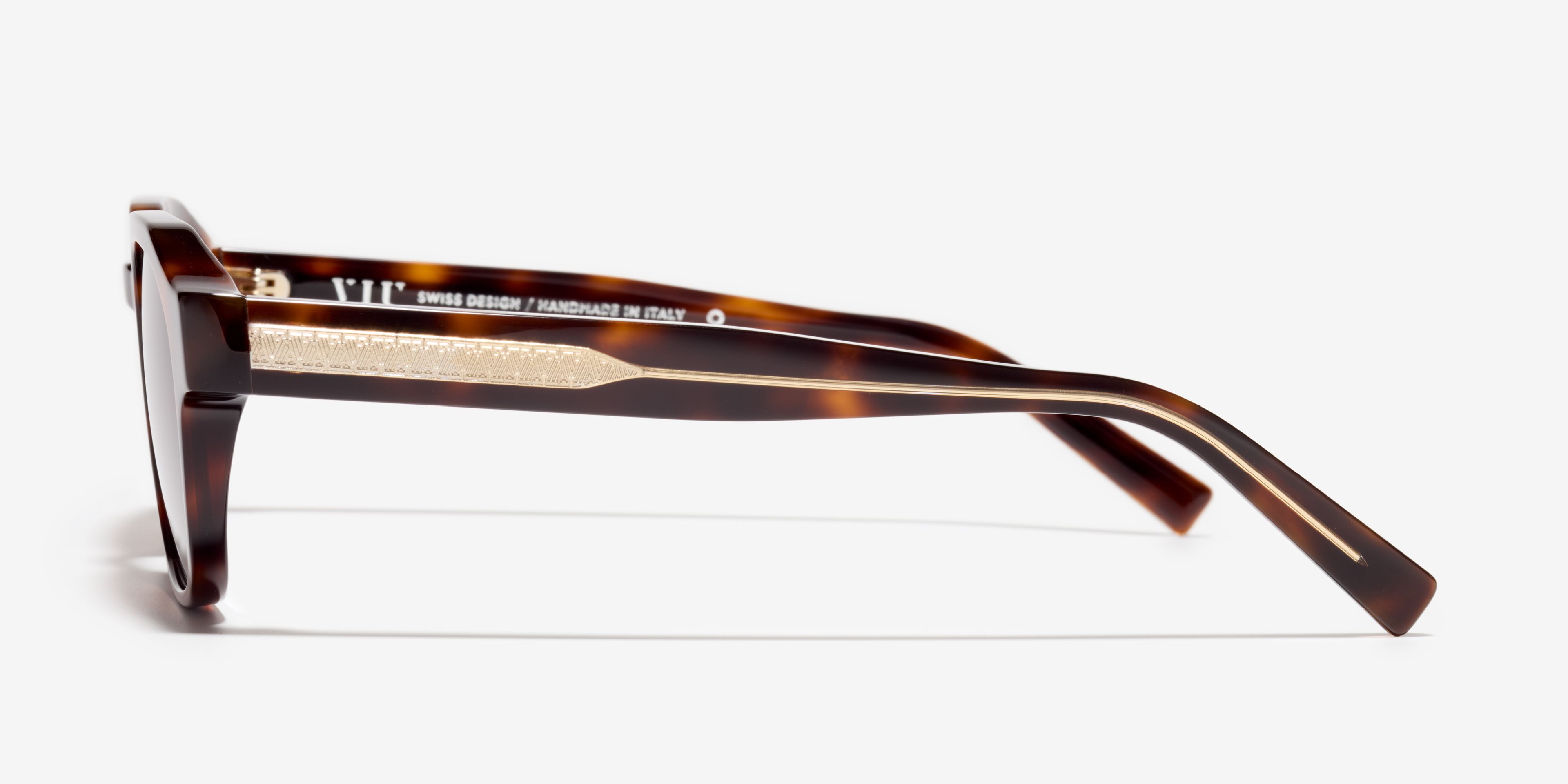Seite-Bild der Sonnenbrille The Authentic in Farbe Cherrywood und Grösse Breit